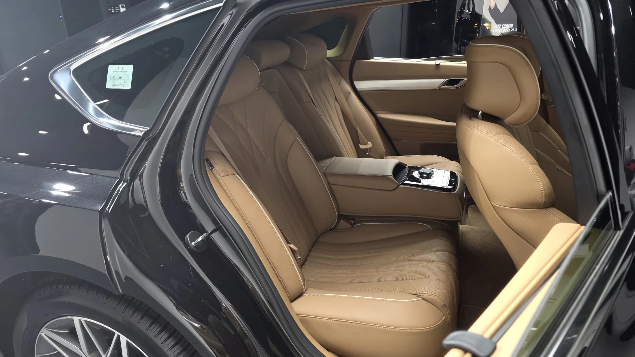 Genesis G80 Gasoline 2.5 Turbo 2WD, 2025 г. 7166 км. — фото 10
