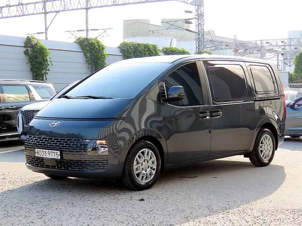 Hyundai Staria L3.5 Cargo 3-Seater Modern, 2022 г. 20574 км. — фото 2