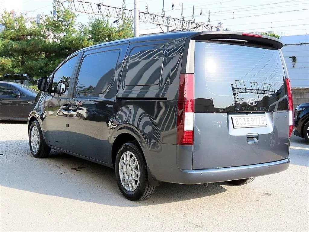 Hyundai Staria L3.5 Cargo 3-Seater Modern, 2022 г. 20574 км. — фото 3
