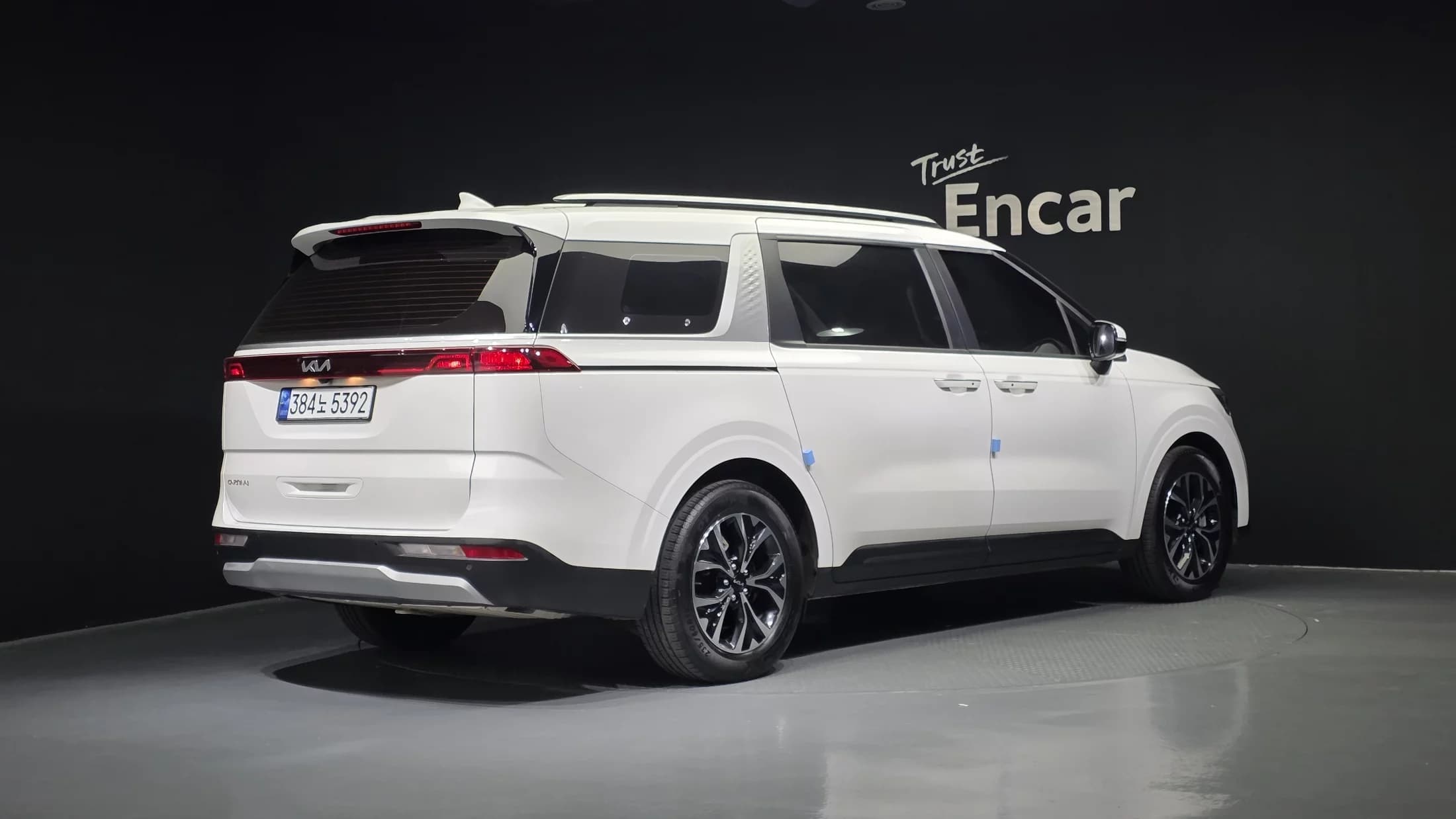 Kia Carnival 9-Seater Prestige, 2022 г. 73423 км. — фото 2