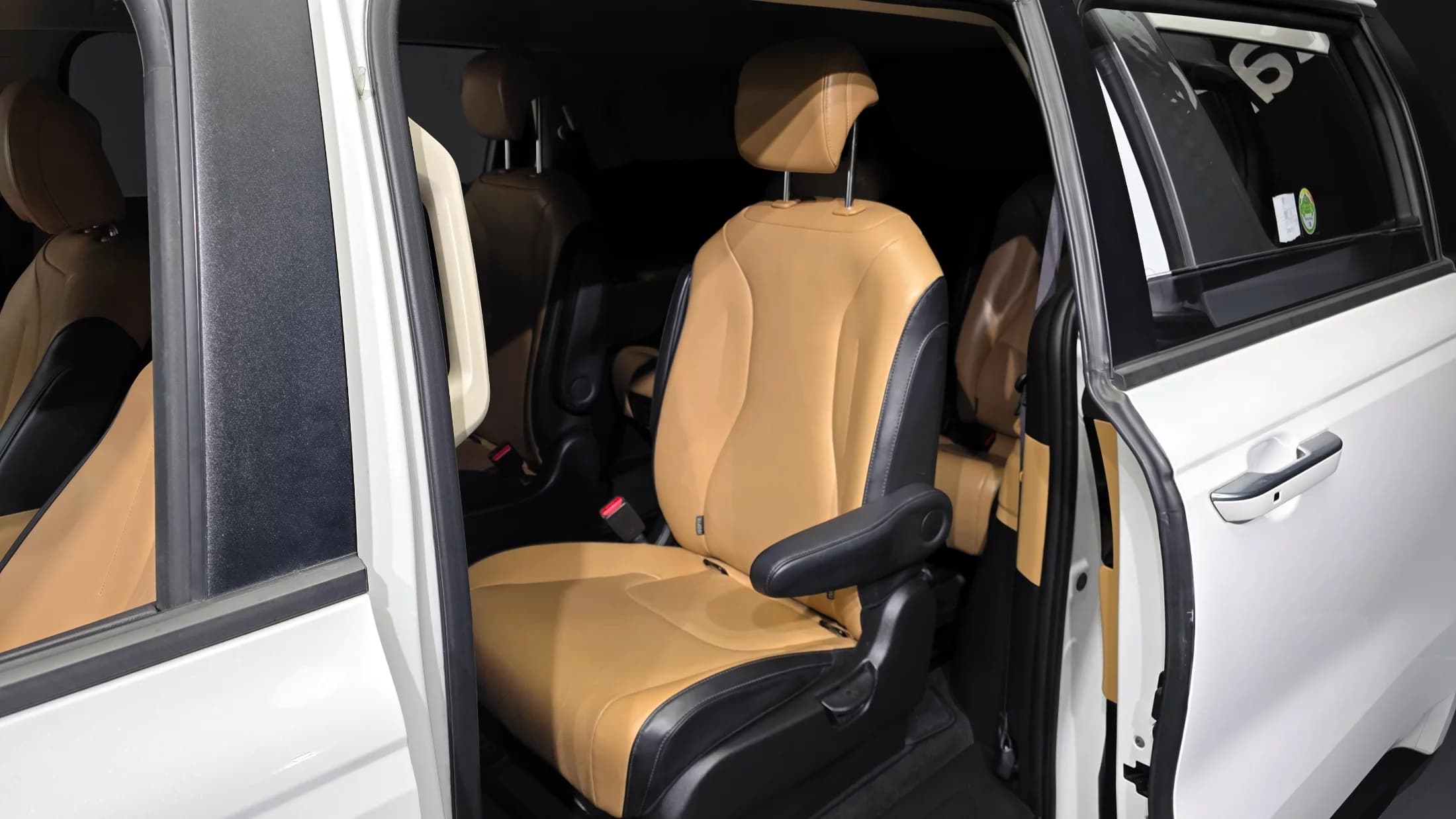 Kia Carnival 9-Seater Prestige, 2022 г. 73423 км. — фото 11