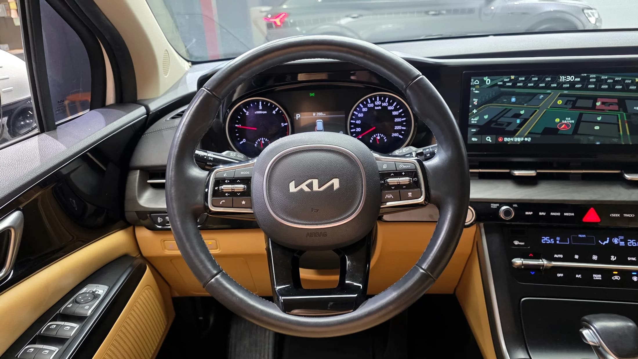 Kia Carnival 9-Seater Prestige, 2022 г. 73423 км. — фото 13