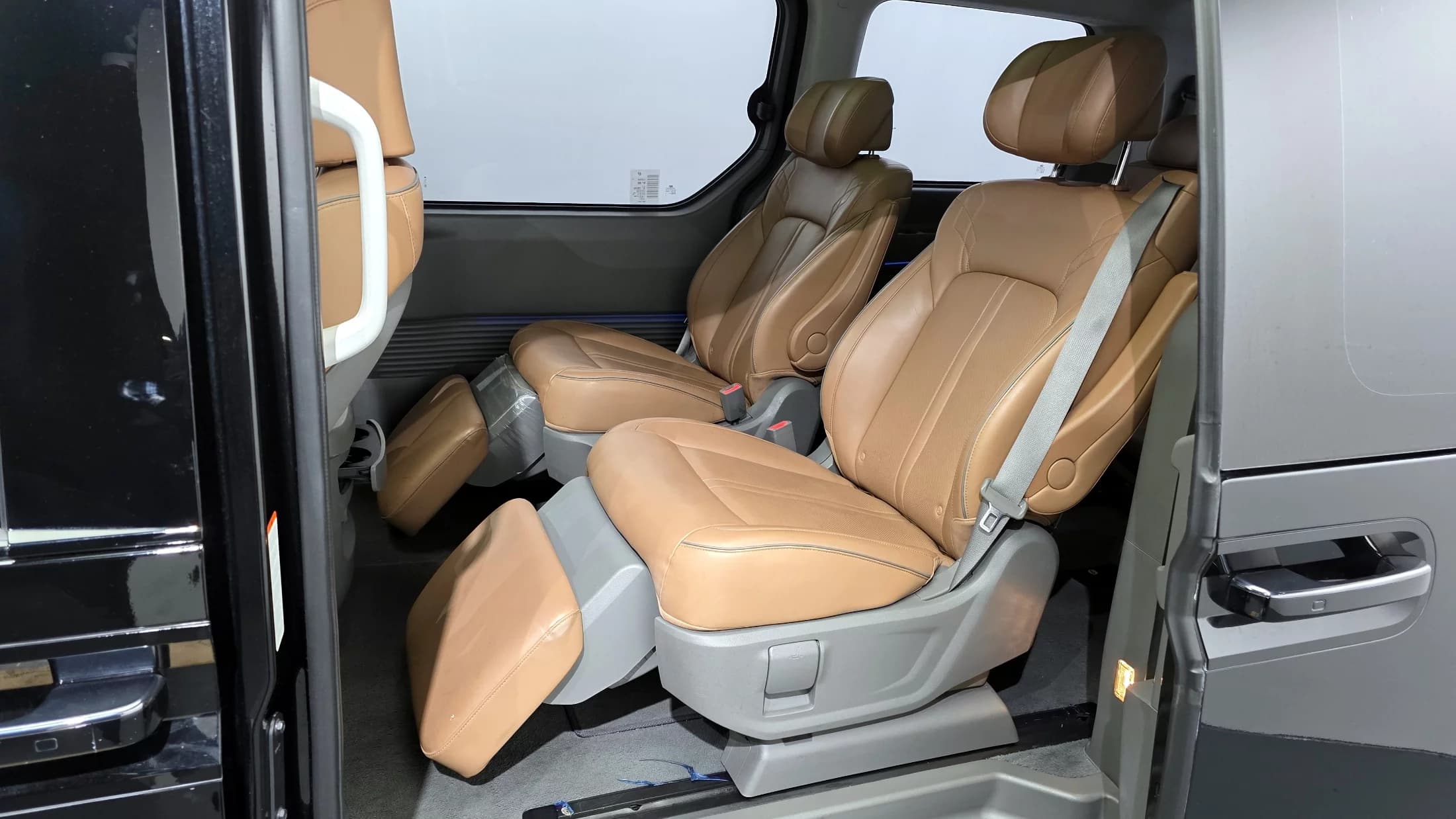 Hyundai Staria 4WD Lounge 7-Seater Inspiration, 2023 г. 44100 км. — фото 11