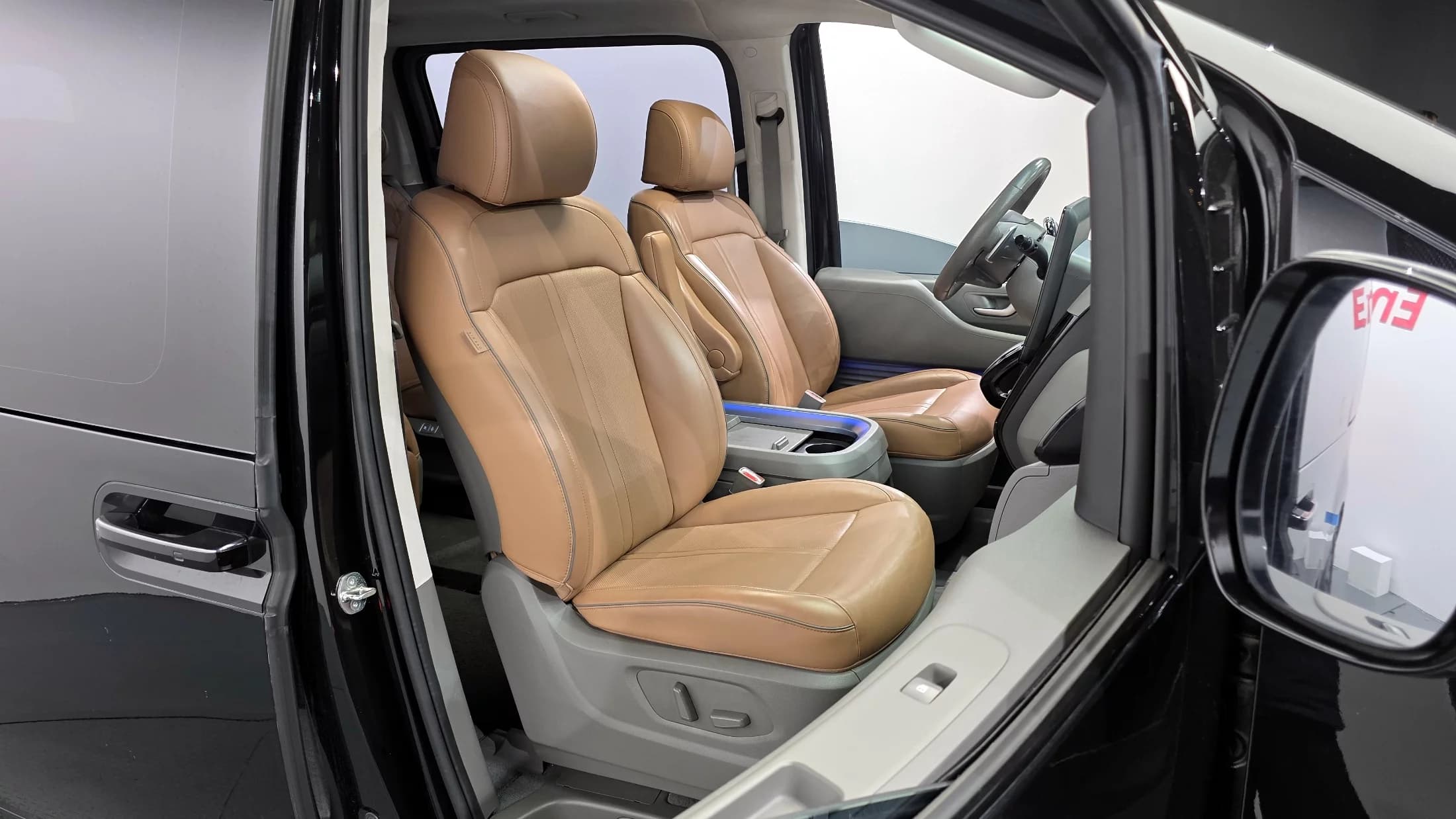 Hyundai Staria 4WD Lounge 7-Seater Inspiration, 2023 г. 44100 км. — фото 12