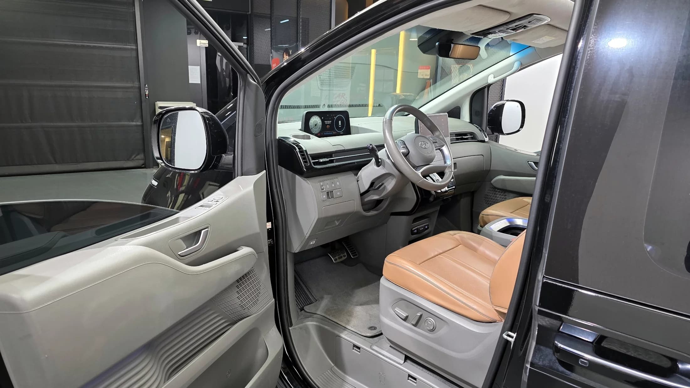 Hyundai Staria 4WD Lounge 7-Seater Inspiration, 2023 г. 44100 км. — фото 10