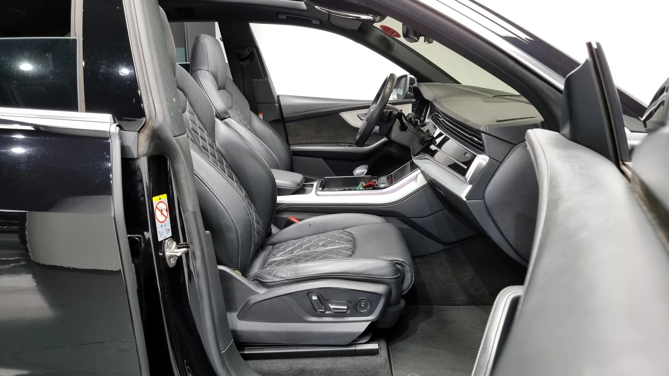 Audi Q8 50 TDI Quattro Premium, 2021 г. 44937 км. — фото 11