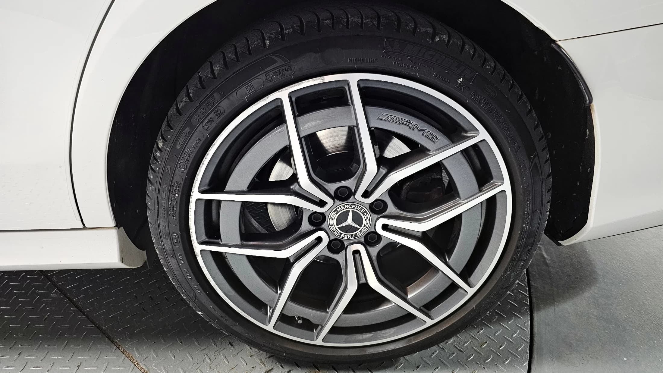 Mercedes-Benz E-Class E220d 4MATIC AMG Line, 2021 г. 35494 км. — фото 4