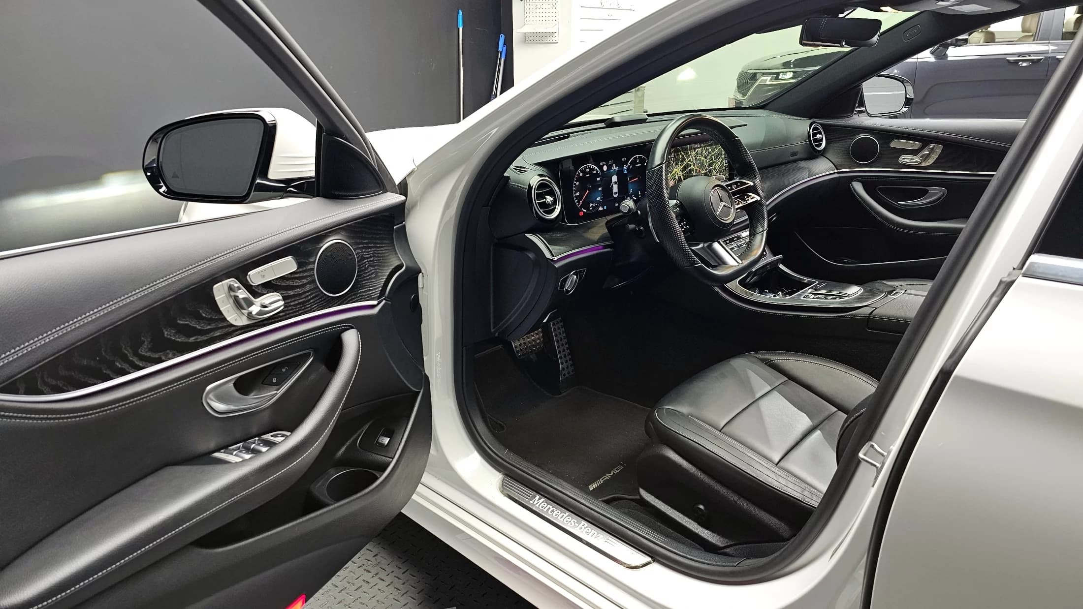 Mercedes-Benz E-Class E220d 4MATIC AMG Line, 2021 г. 35494 км. — фото 9