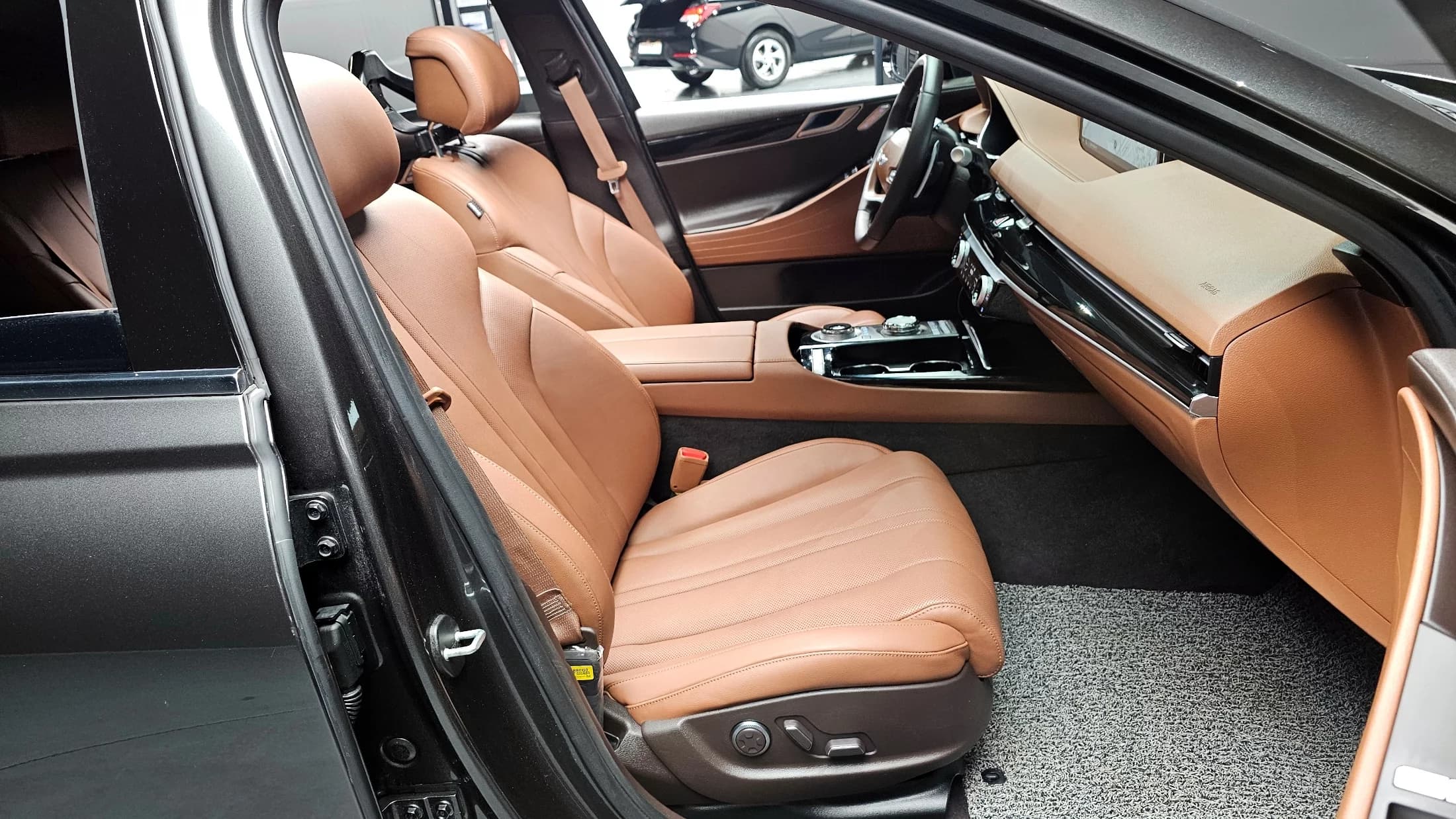 Genesis G80 Gasoline 2.5 Turbo AWD, 2023 г. 96139 км. — фото 10