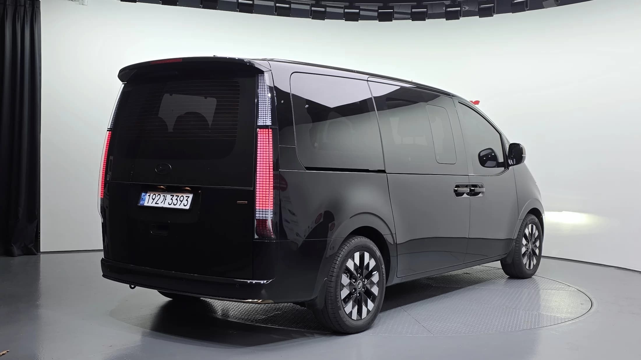Hyundai Staria 4WD Lounge 9-Seater Inspiration, 2025 г. 4983 км. — фото 2