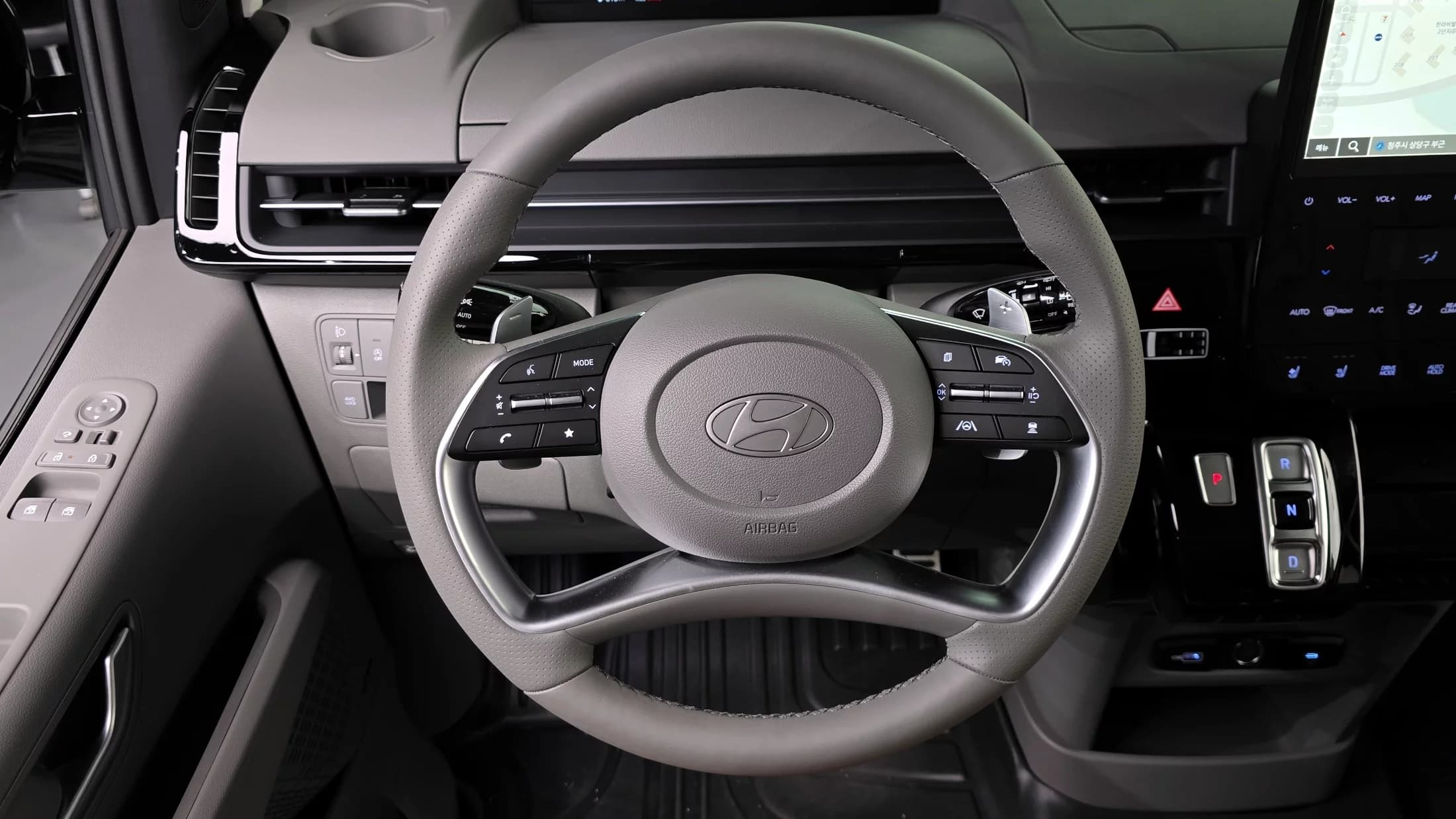 Hyundai Staria 4WD Lounge 9-Seater Inspiration, 2025 г. 4983 км. — фото 14
