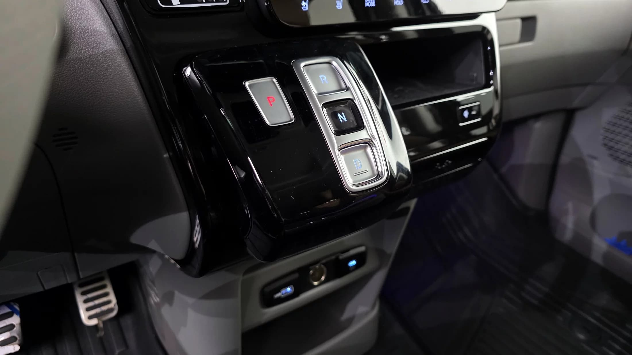 Hyundai Staria 4WD Lounge 9-Seater Inspiration, 2025 г. 4983 км. — фото 9