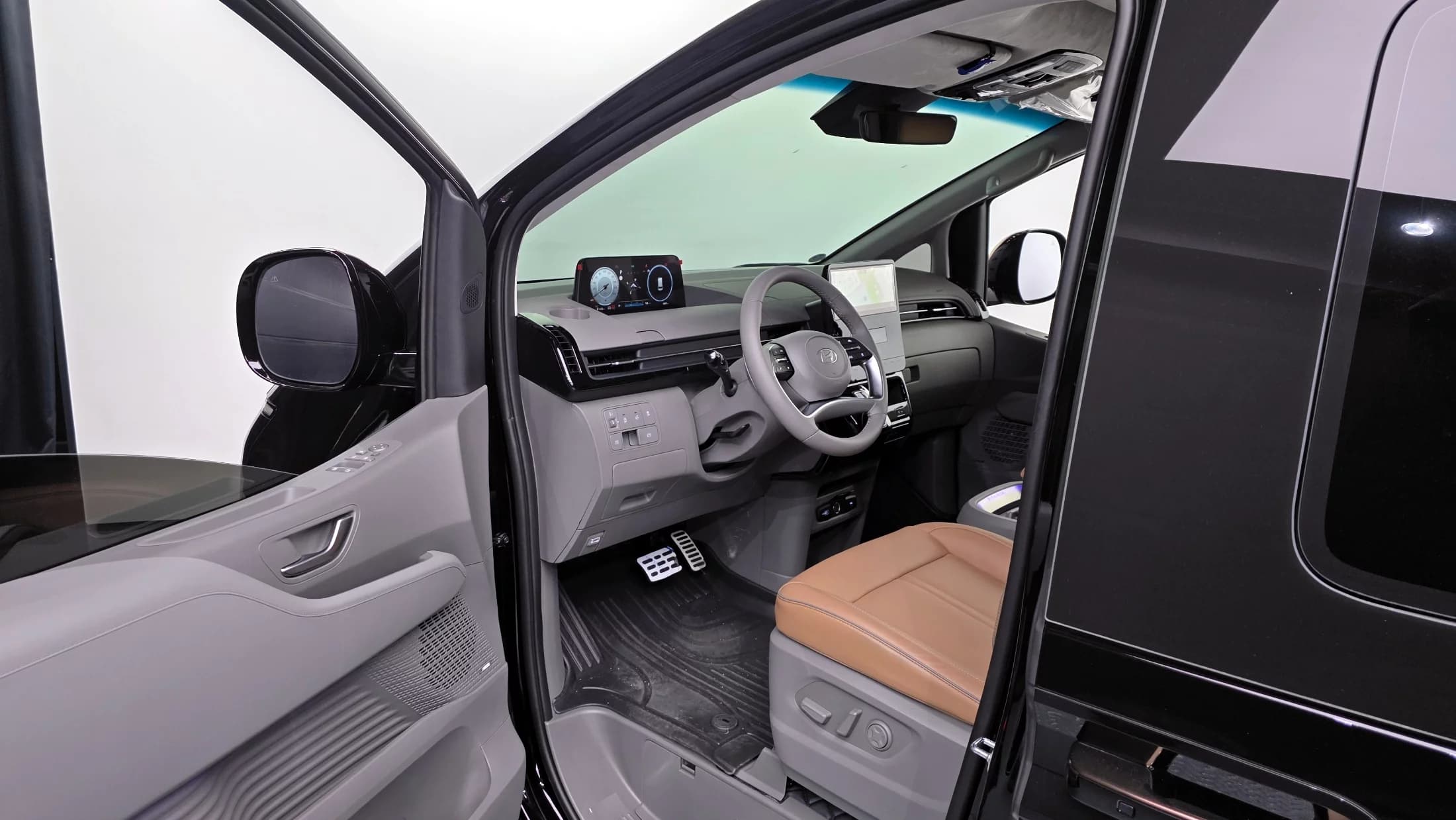 Hyundai Staria 4WD Lounge 9-Seater Inspiration, 2025 г. 4983 км. — фото 10