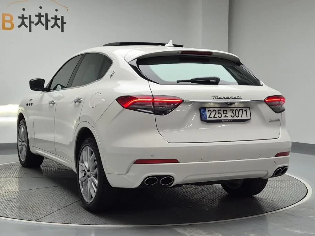 Maserati LEVANTE 2.0 GT AWD, 2022 г. 44432 км. — фото 2