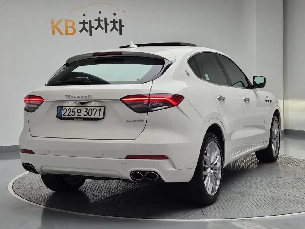 Maserati LEVANTE 2.0 GT AWD, 2022 г. 44432 км. — фото 3