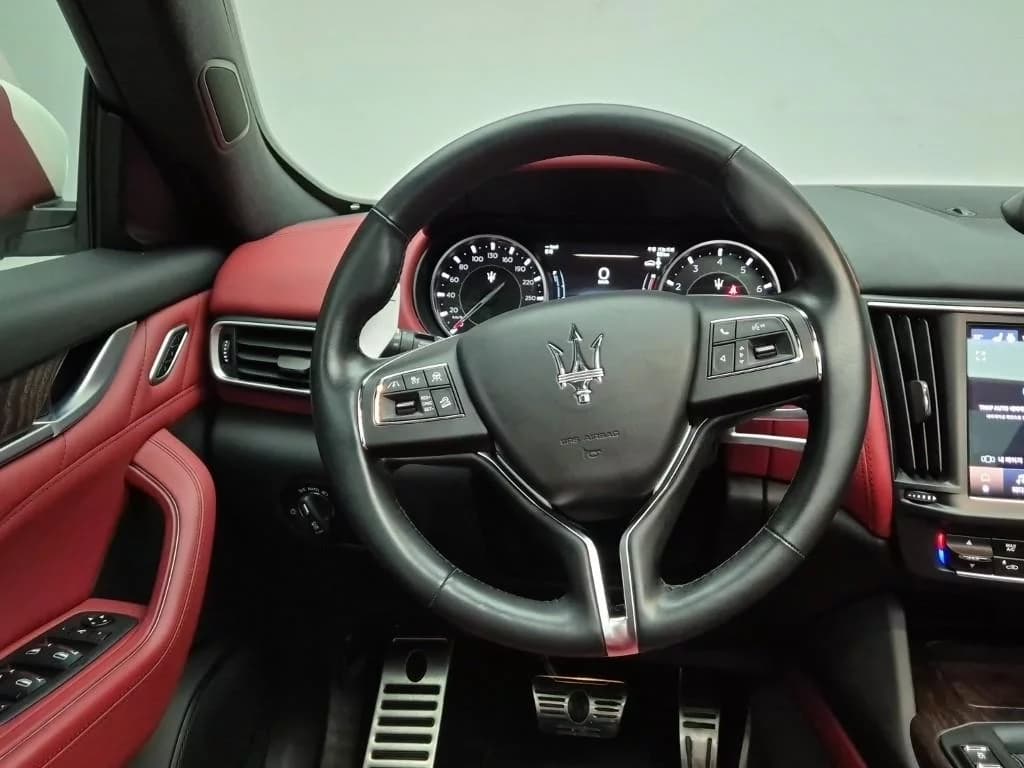 Maserati LEVANTE 2.0 GT AWD, 2022 г. 44432 км. — фото 9