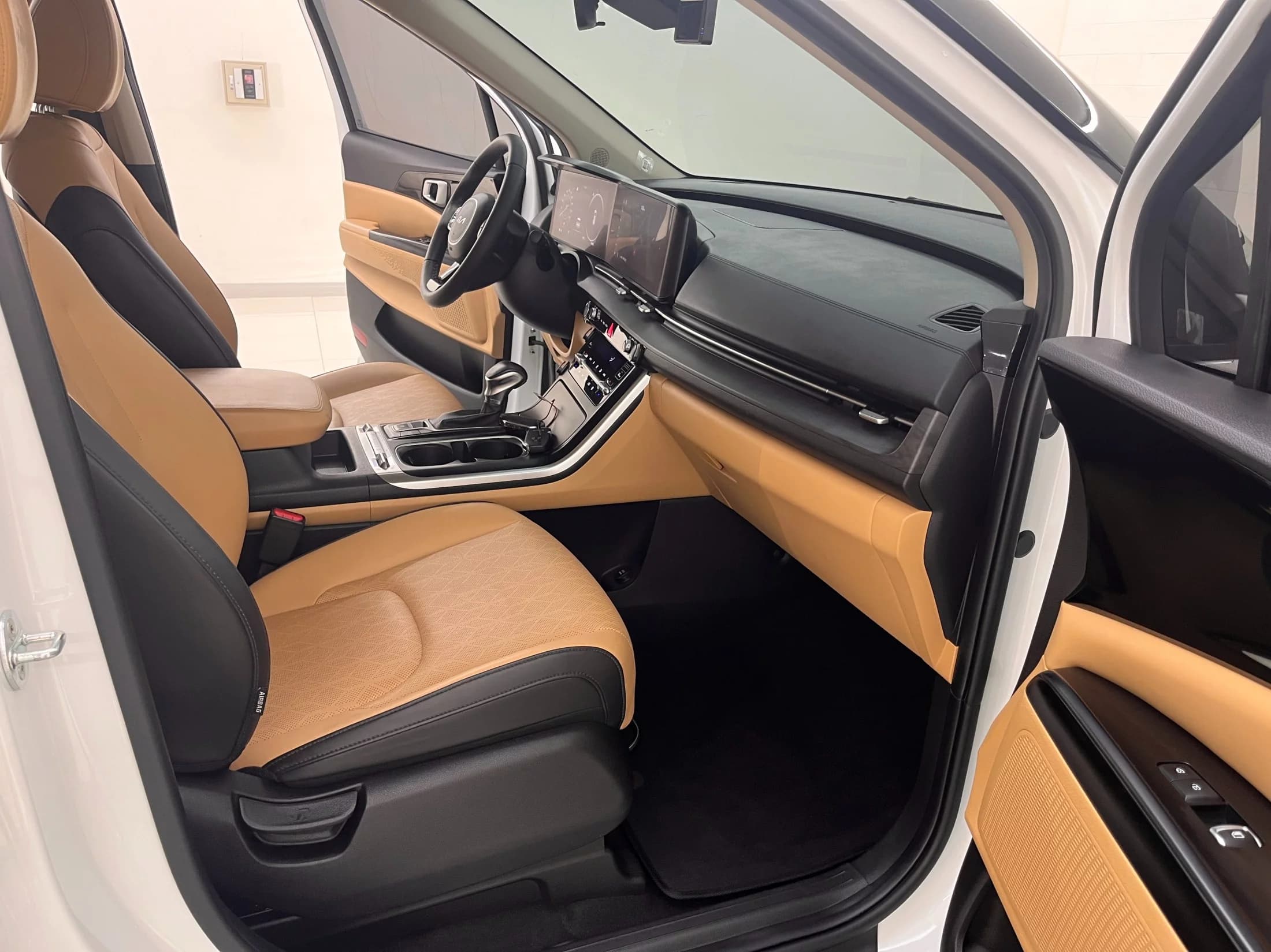 Kia Carnival 9-Seater Prestige, 2021 г. 80117 км. — фото 11