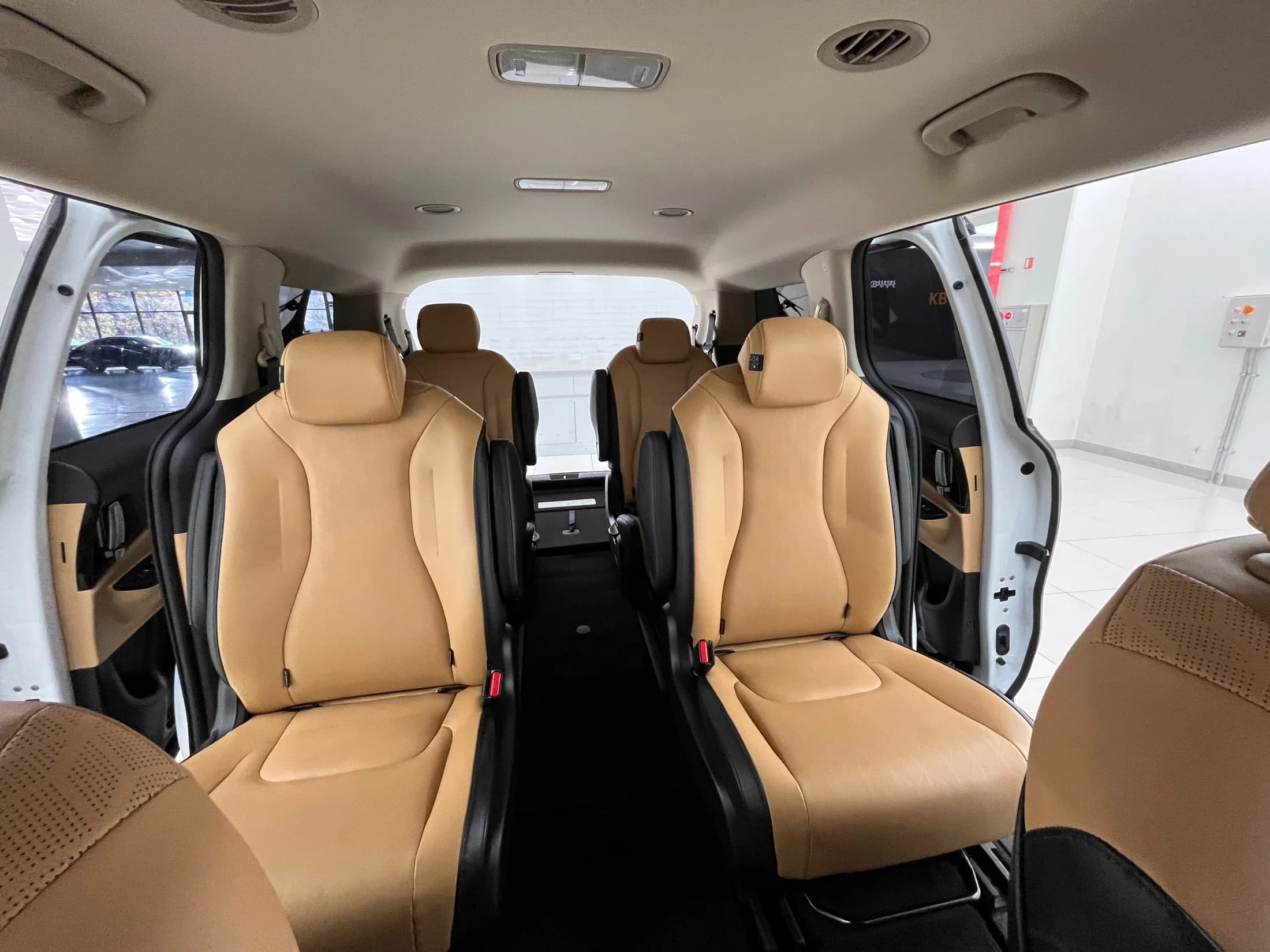 Kia Carnival 9-Seater Prestige, 2021 г. 80117 км. — фото 13