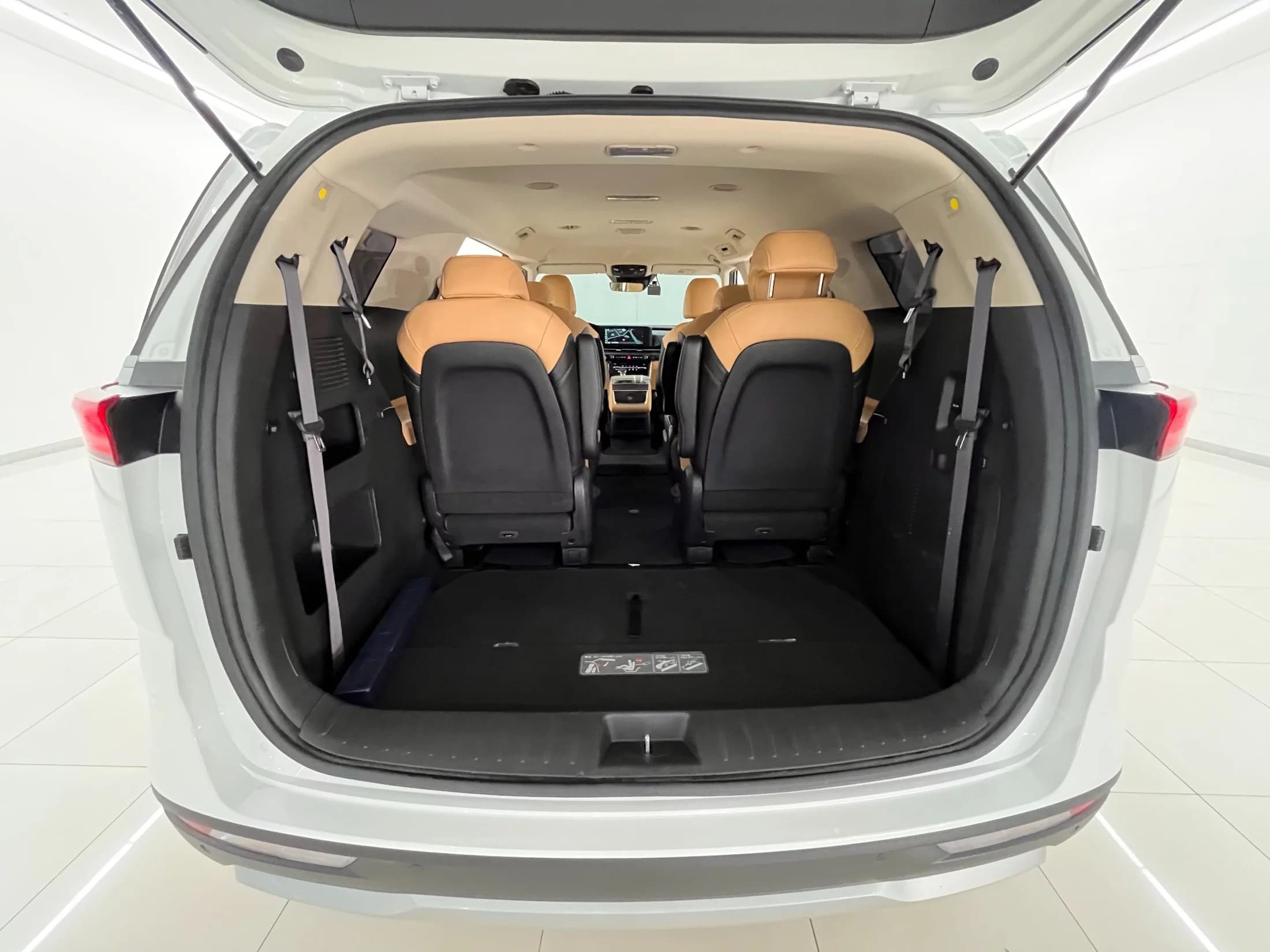 Kia Carnival 9-Seater Prestige, 2021 г. 80117 км. — фото 14