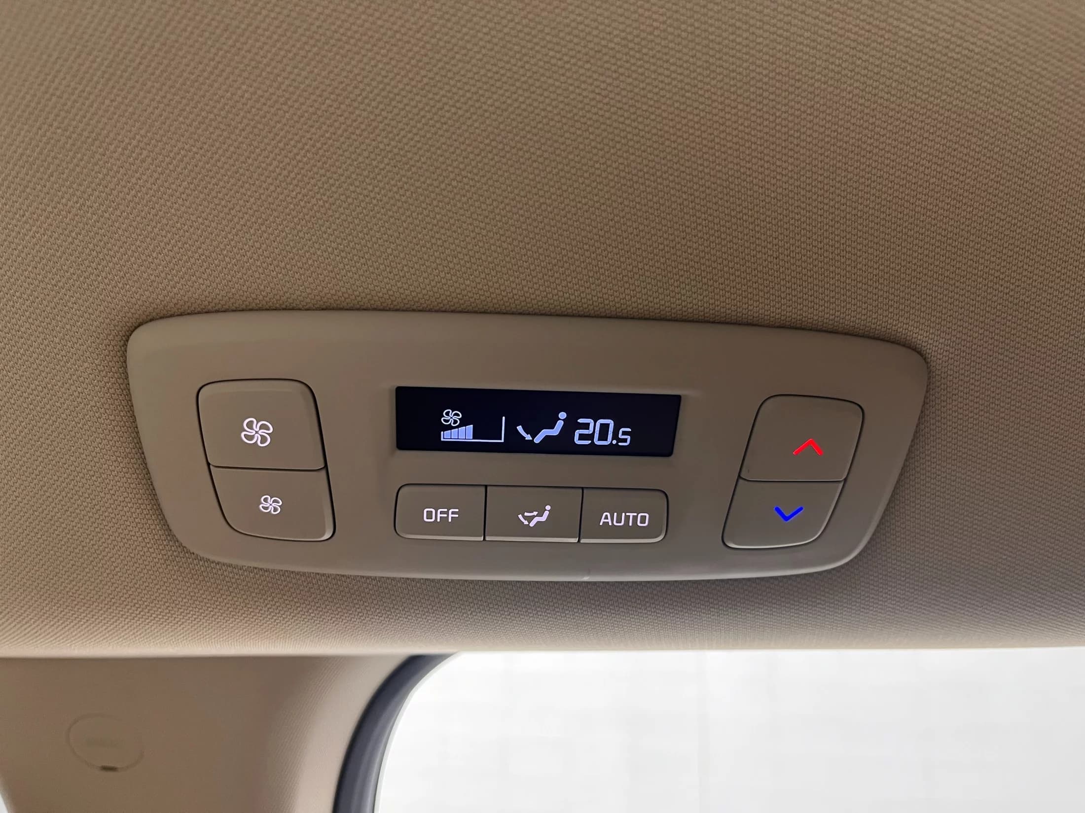 Kia Carnival 9-Seater Prestige, 2021 г. 80117 км. — фото 15