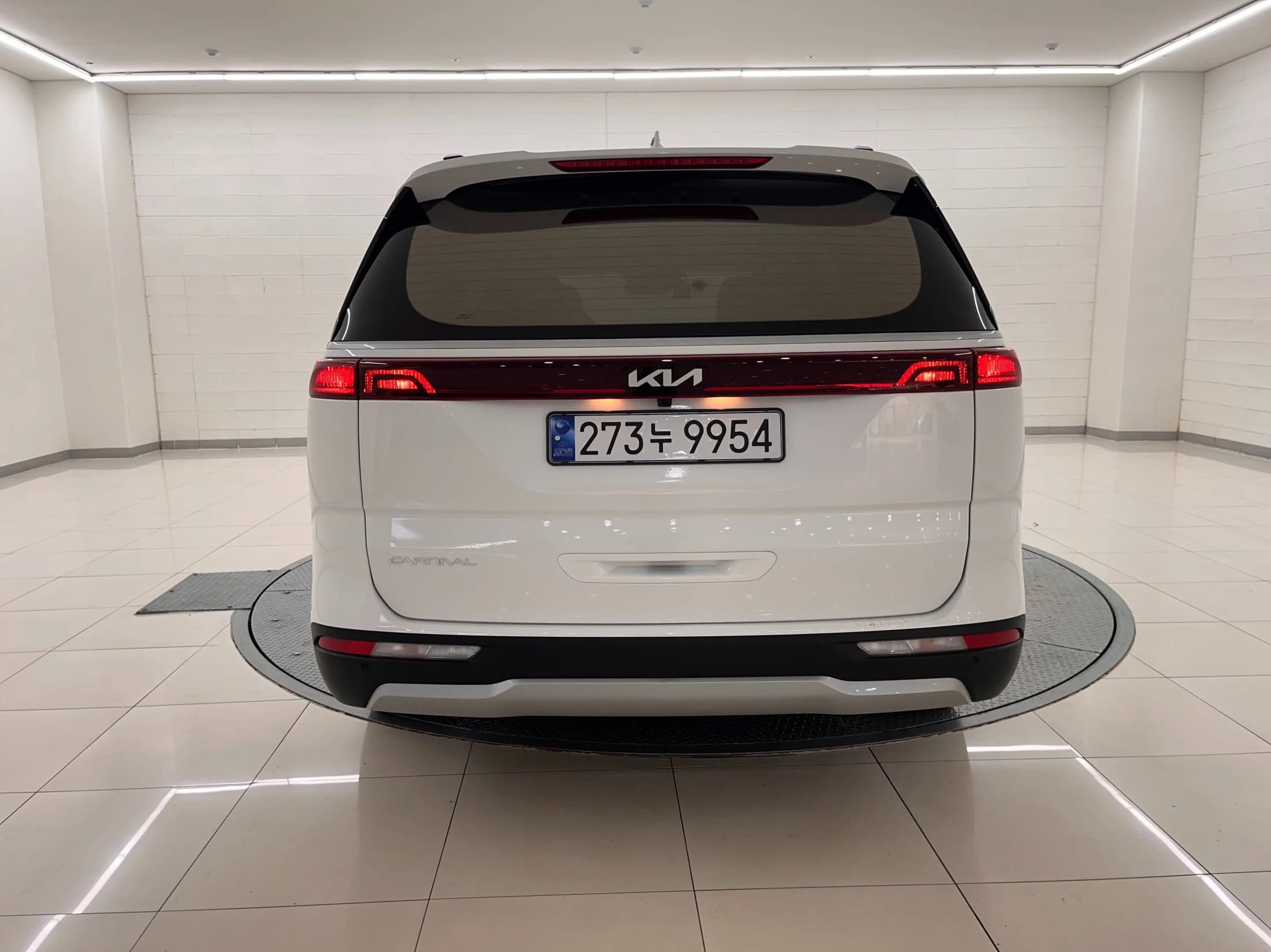 Kia Carnival 9-Seater Prestige, 2021 г. 80117 км. — фото 3