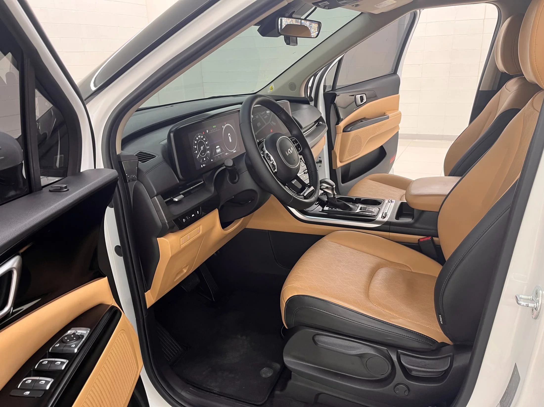 Kia Carnival 9-Seater Prestige, 2021 г. 80117 км. — фото 10