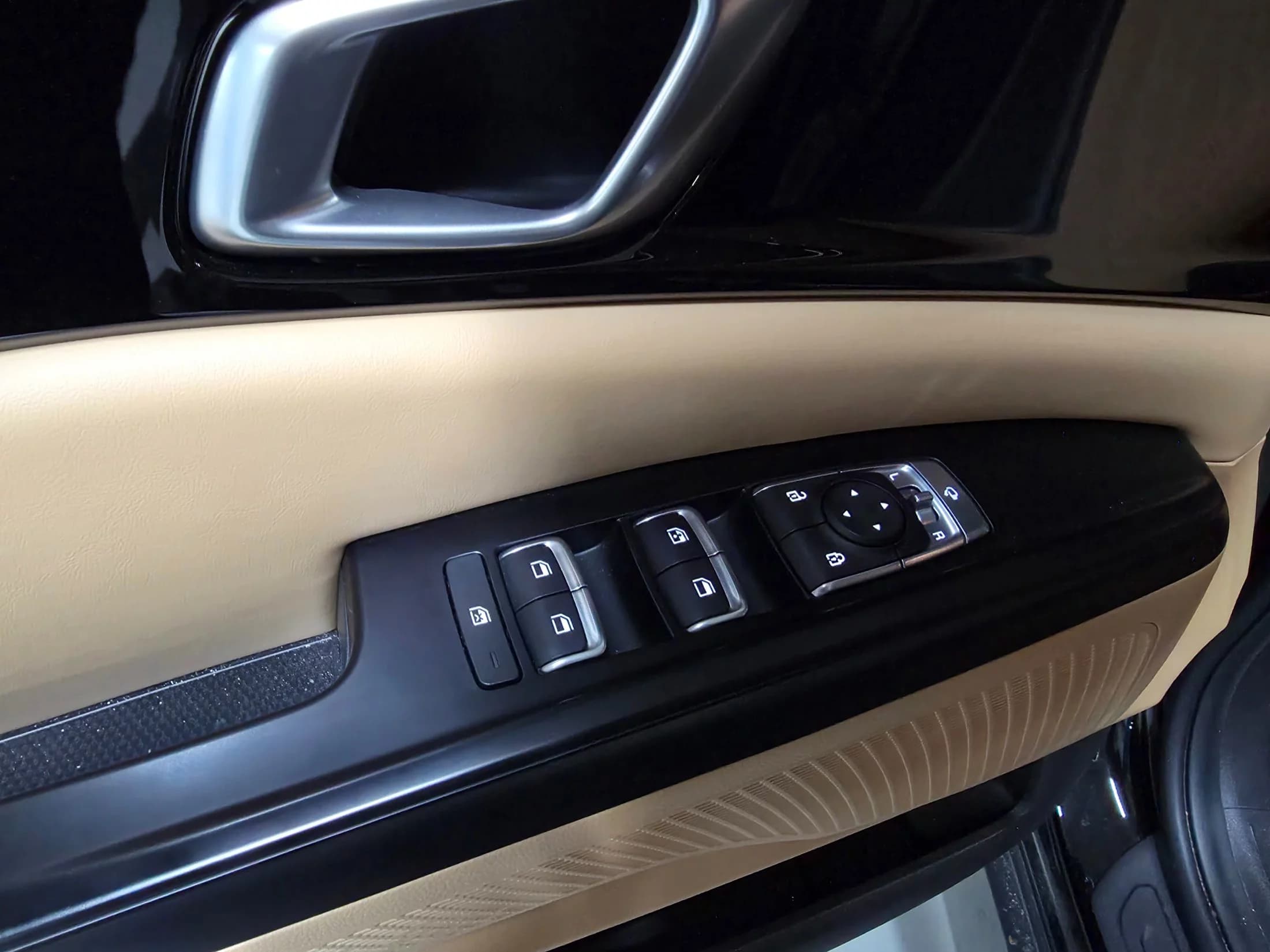 Kia Carnival 9-Seater Prestige, 2022 г. 65266 км. — фото 12
