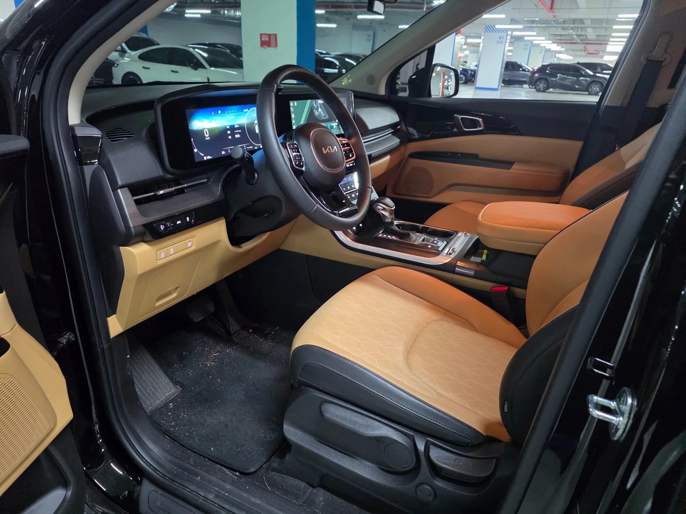 Kia Carnival 9-Seater Prestige, 2022 г. 65266 км. — фото 13