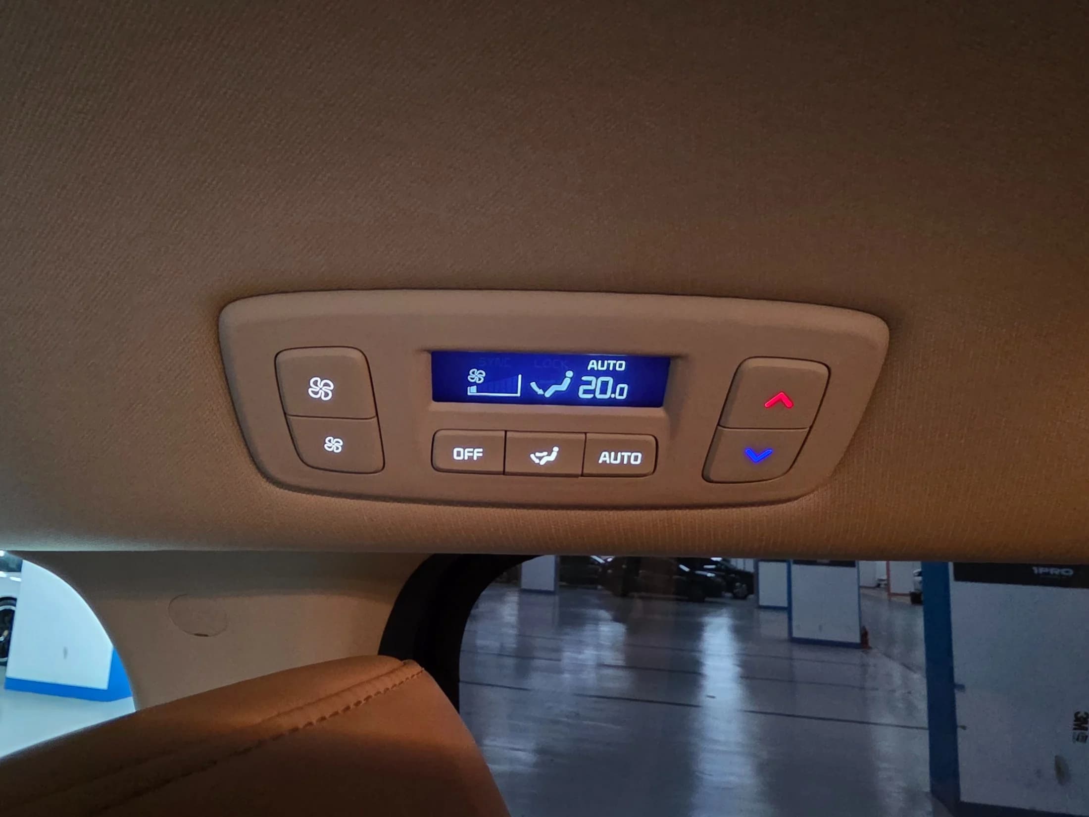 Kia Carnival 9-Seater Prestige, 2022 г. 65266 км. — фото 15