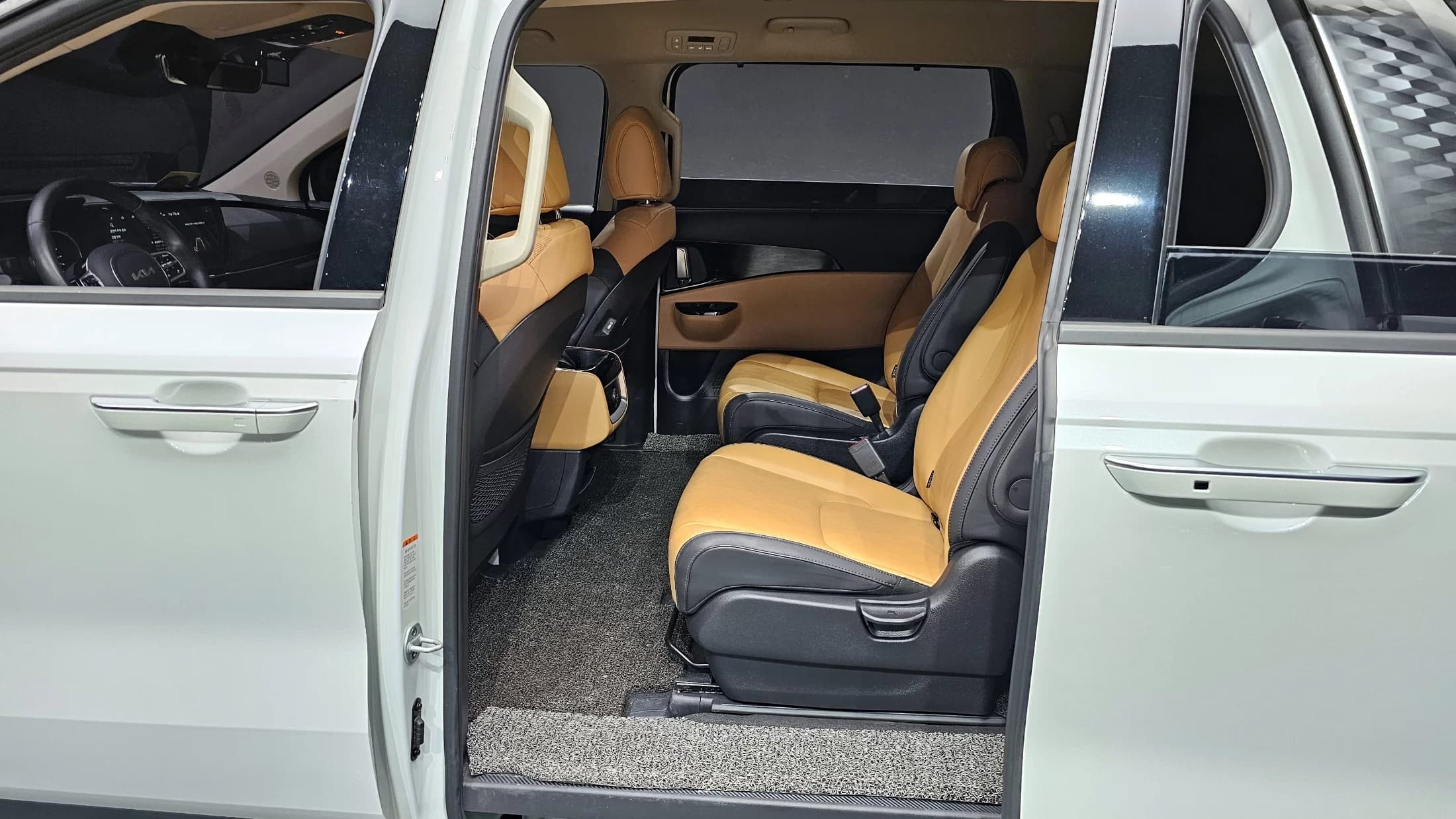 Kia Carnival Gasoline 9-Seater Noblesse, 2023 г. 33479 км. — фото 12
