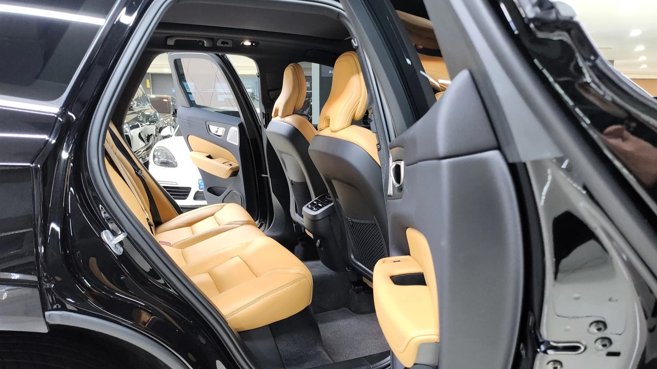 Volvo XC60 B5 Ultimate Bright, 2023 г. 4246 км. — фото 12