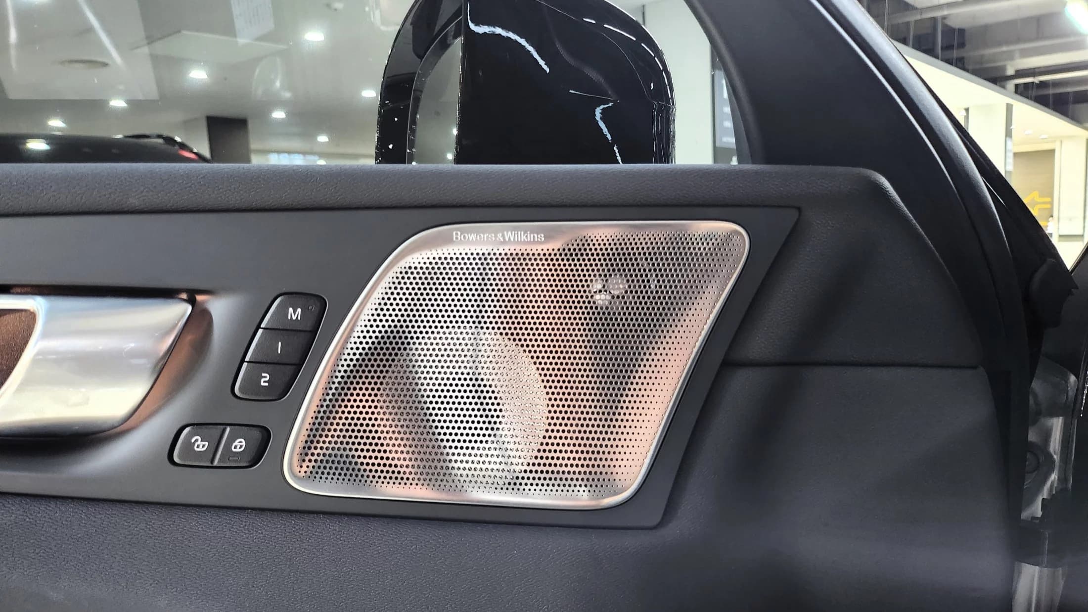 Volvo XC60 B5 Ultimate Bright, 2023 г. 4246 км. — фото 18