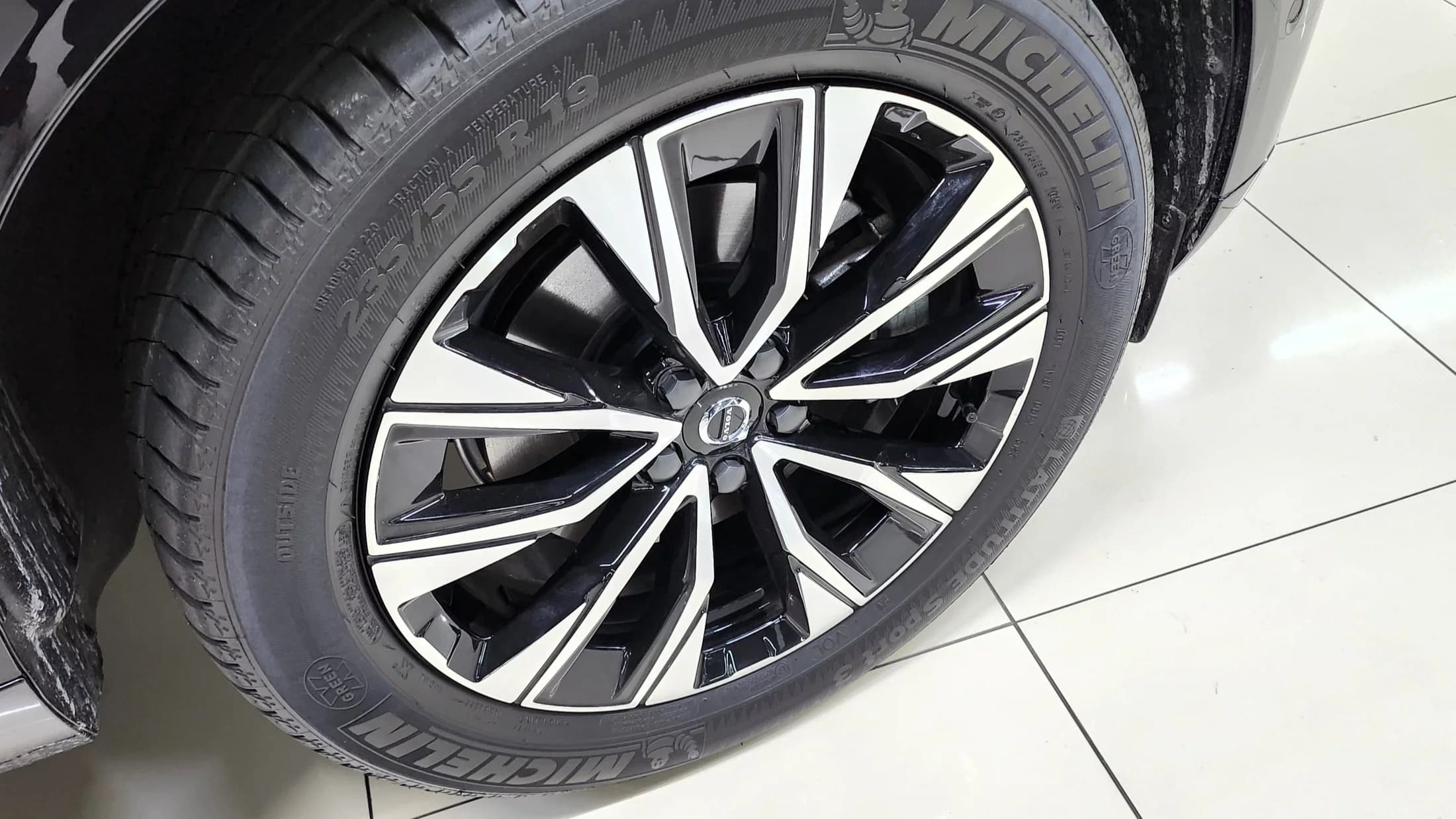 Volvo XC60 B5 Ultimate Bright, 2023 г. 4246 км. — фото 20