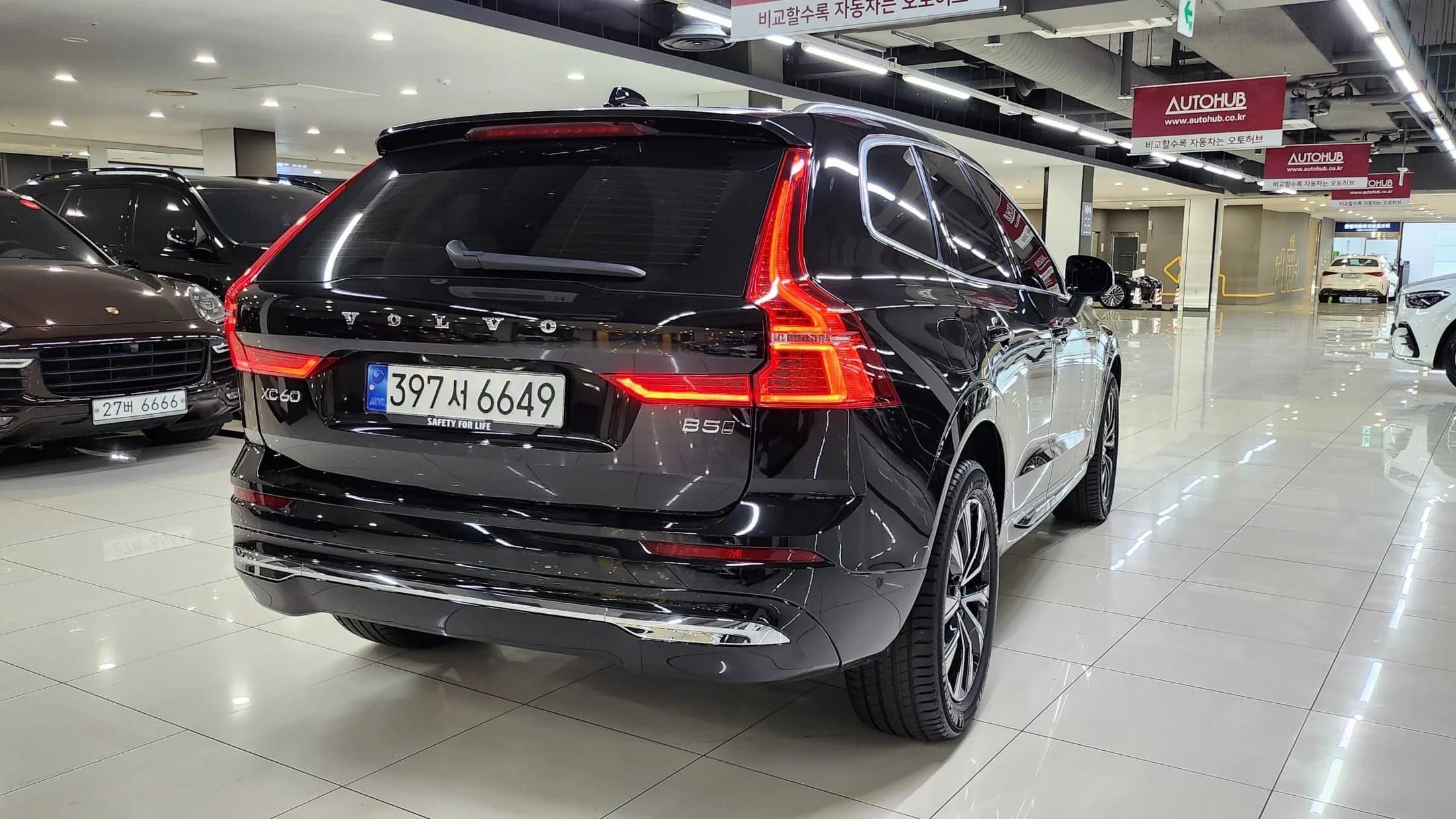 Volvo XC60 B5 Ultimate Bright, 2023 г. 4246 км. — фото 7