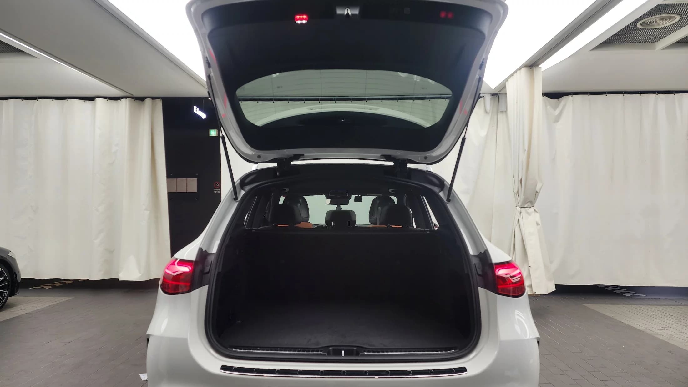 Mercedes-Benz GLC-Class GLC300 4MATIC AMG Line, 2024 г. 8167 км. — фото 20