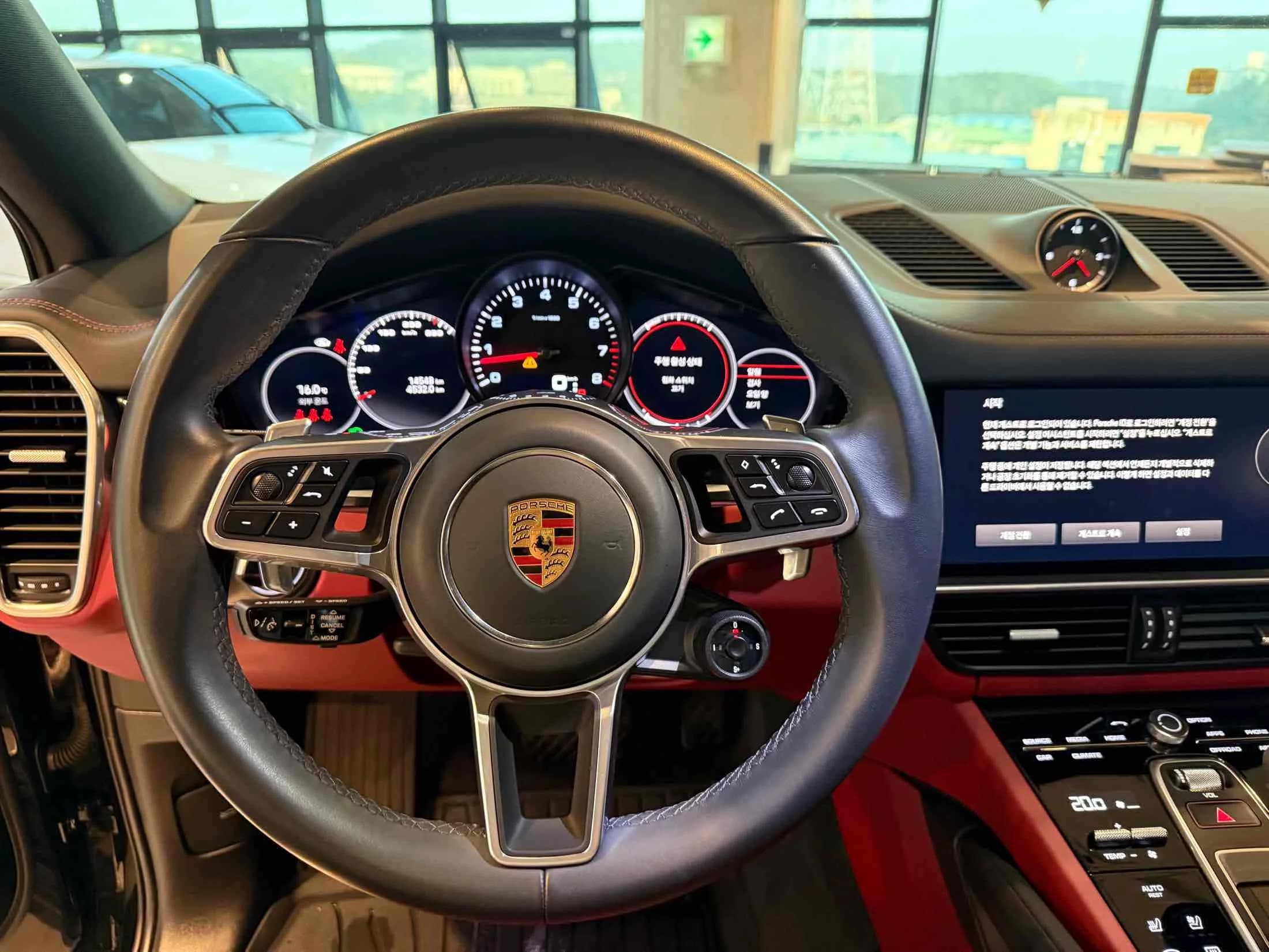 Porsche CAYENNE 3.0 COUPE PLATINUM EDITION, 2023 г. 14223 км. — фото 16