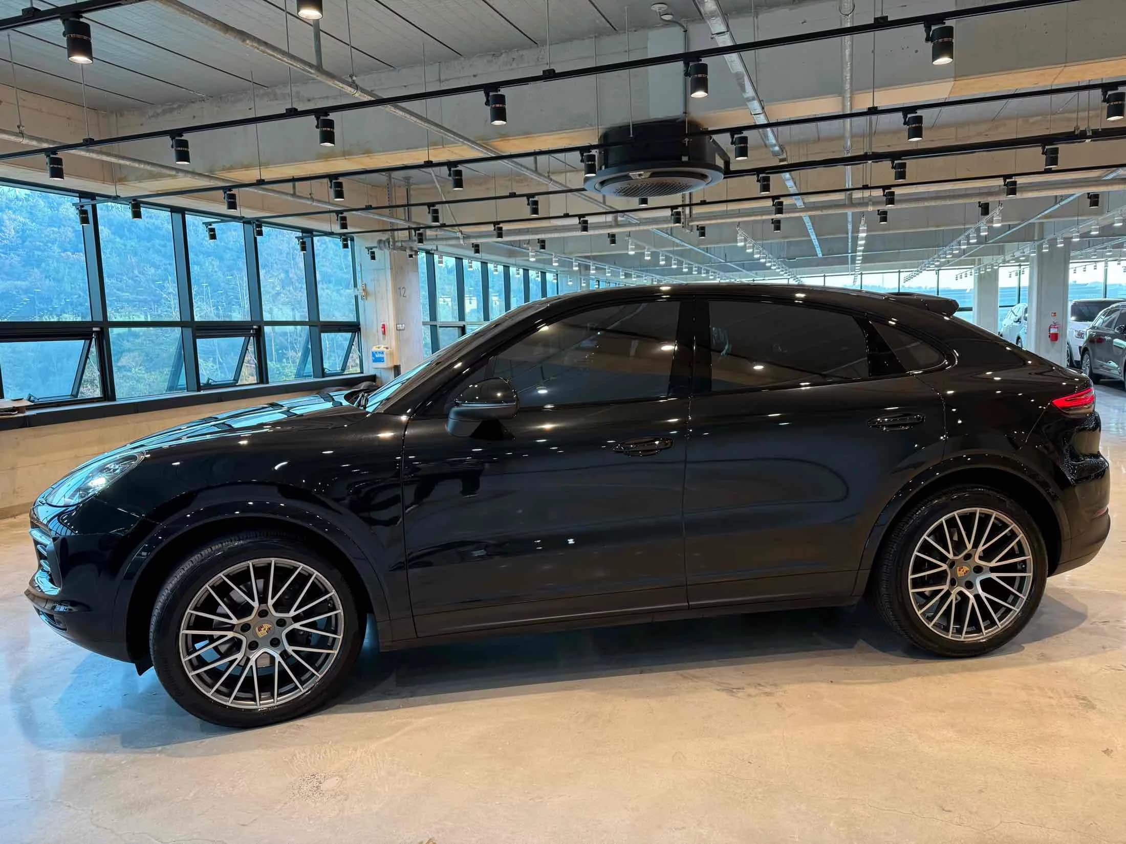 Porsche CAYENNE 3.0 COUPE PLATINUM EDITION, 2023 г. 14223 км. — фото 4