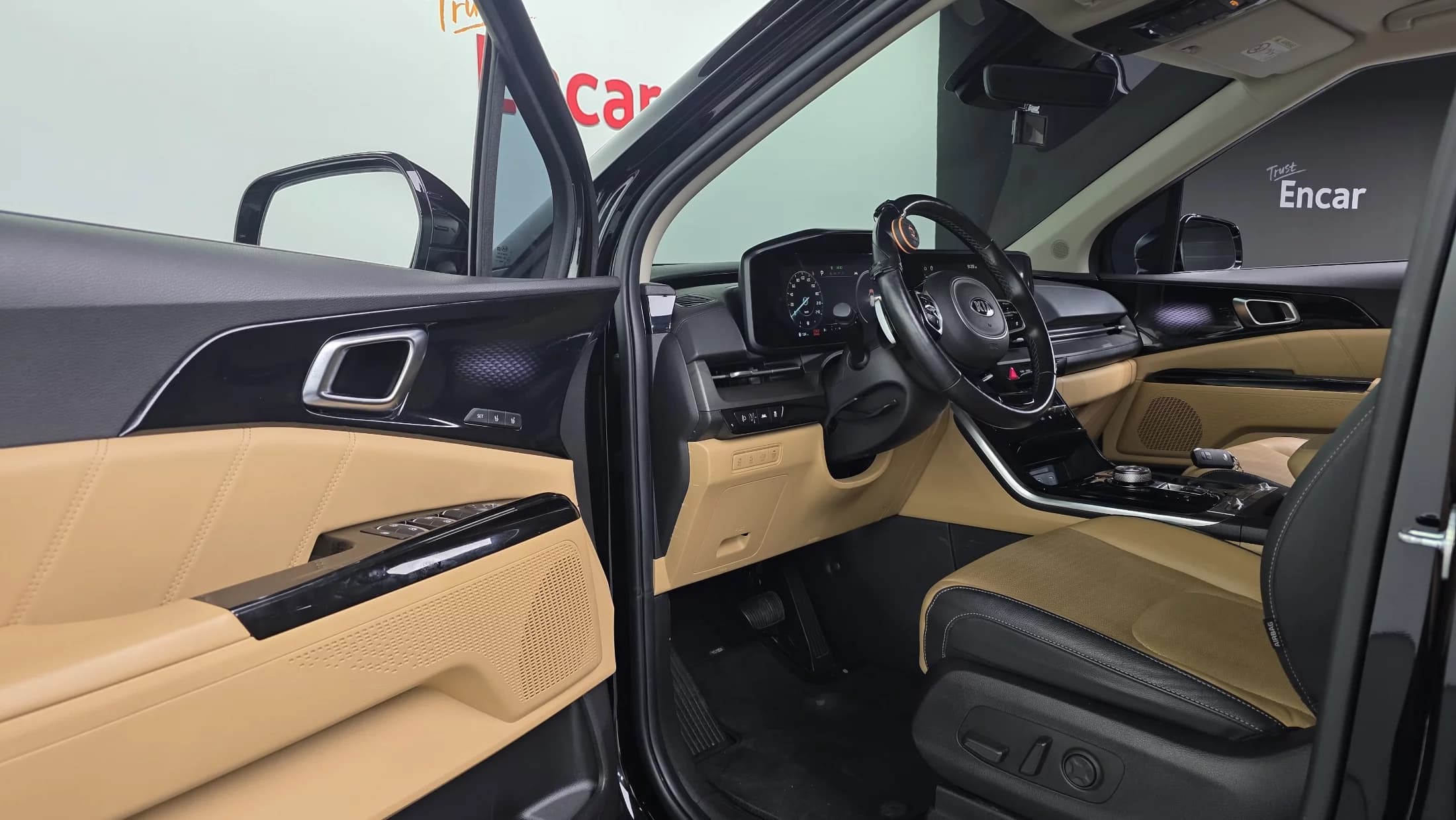 Kia Carnival Gasoline 9-Seater Signature, 2021 г. 64095 км. — фото 11