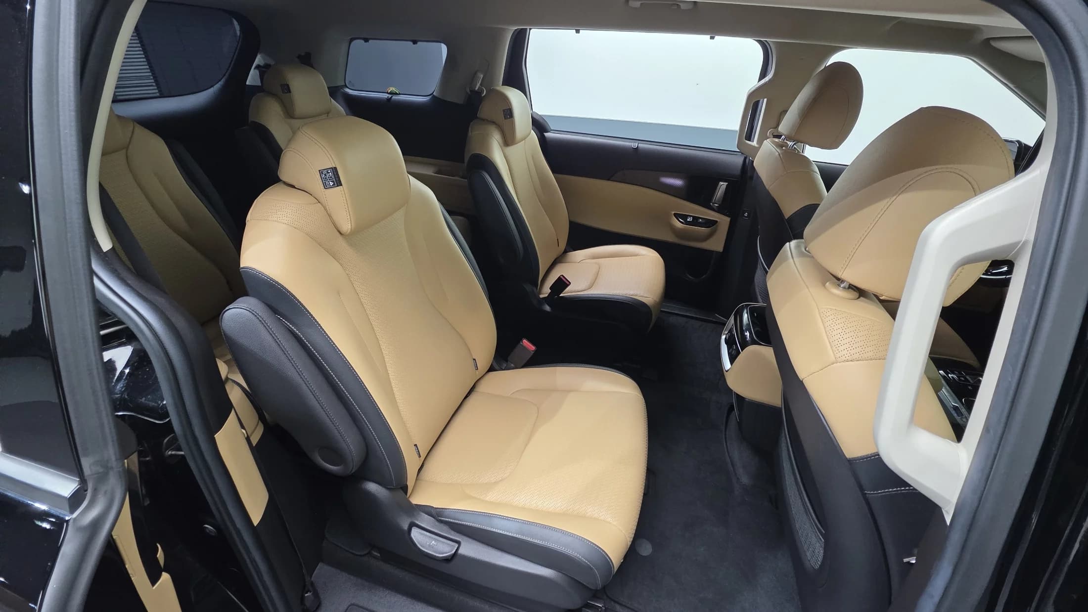 Kia Carnival Gasoline 9-Seater Signature, 2021 г. 64095 км. — фото 19