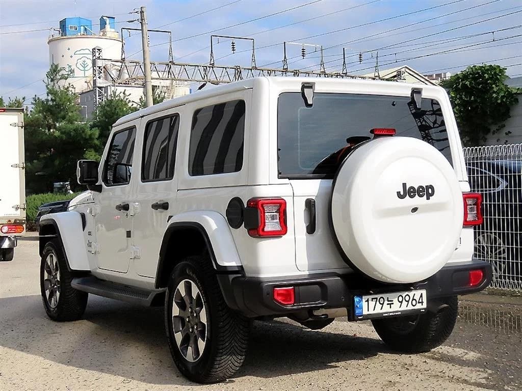 Jeep WRANGLER 2.0 Overland 4Door, 2021 г. 63590 км. — фото 2
