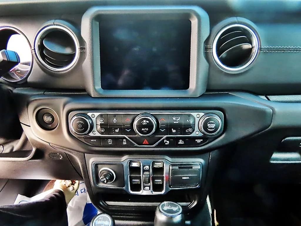 Jeep WRANGLER 2.0 Overland 4Door, 2021 г. 63590 км. — фото 12