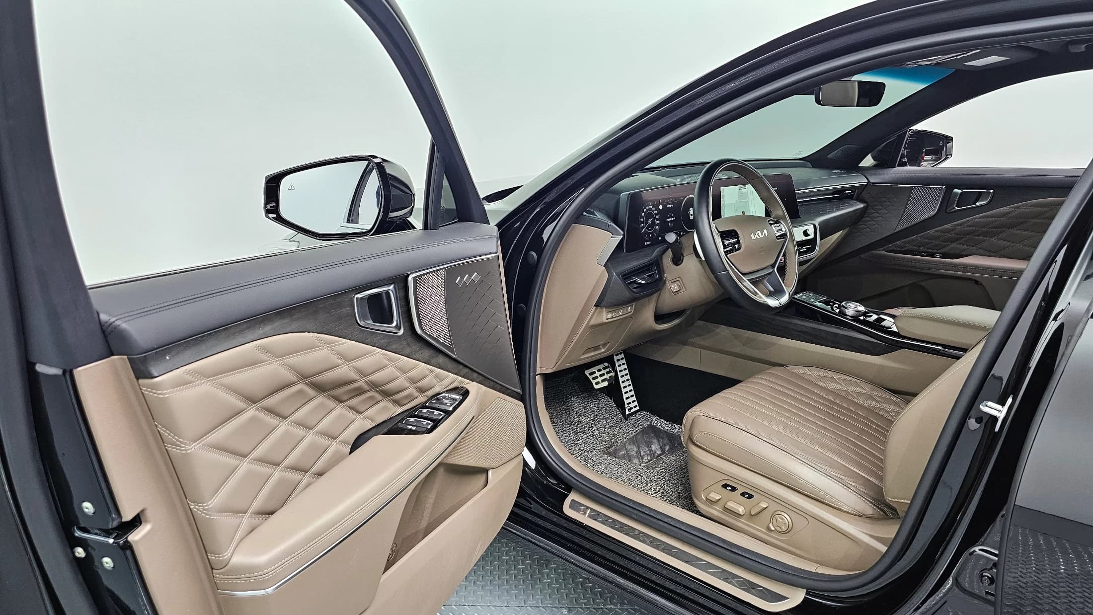 Kia K8 2.5 Gasoline 2WD Signature, 2022 г. 7852 км. — фото 10