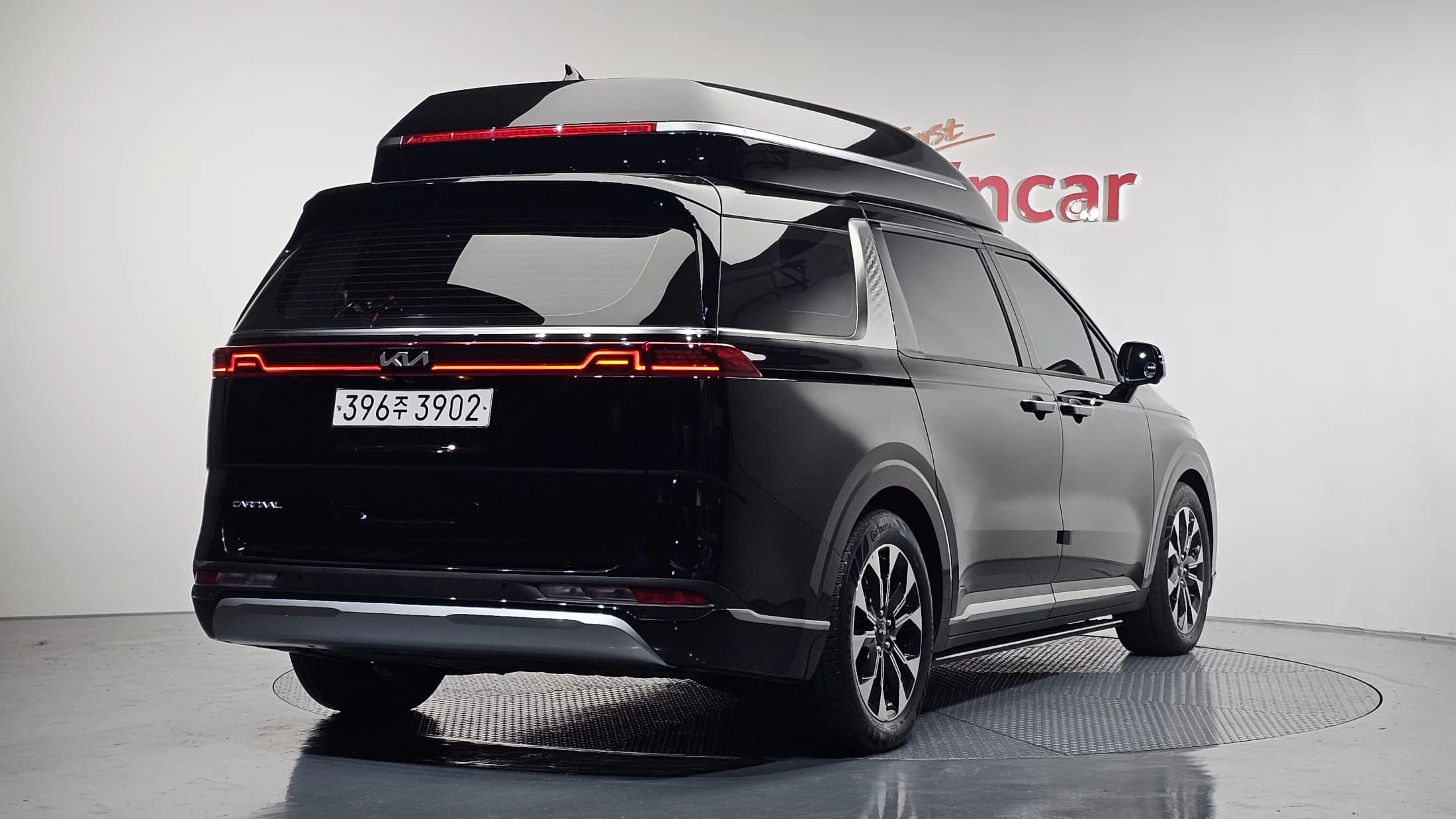 Kia Carnival Gasoline 9-Seater Hi-Limousine Signature, 2022 г. 33793 км. — фото 2