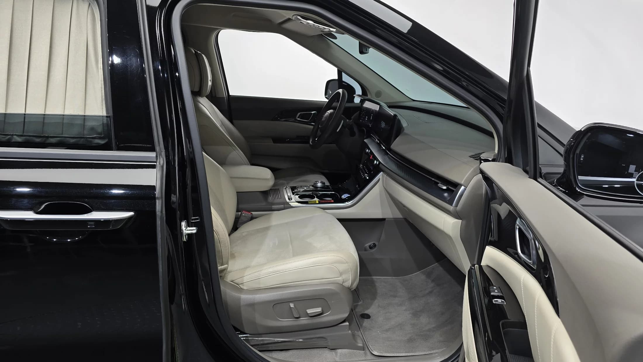 Kia Carnival Gasoline 9-Seater Hi-Limousine Signature, 2022 г. 33793 км. — фото 11