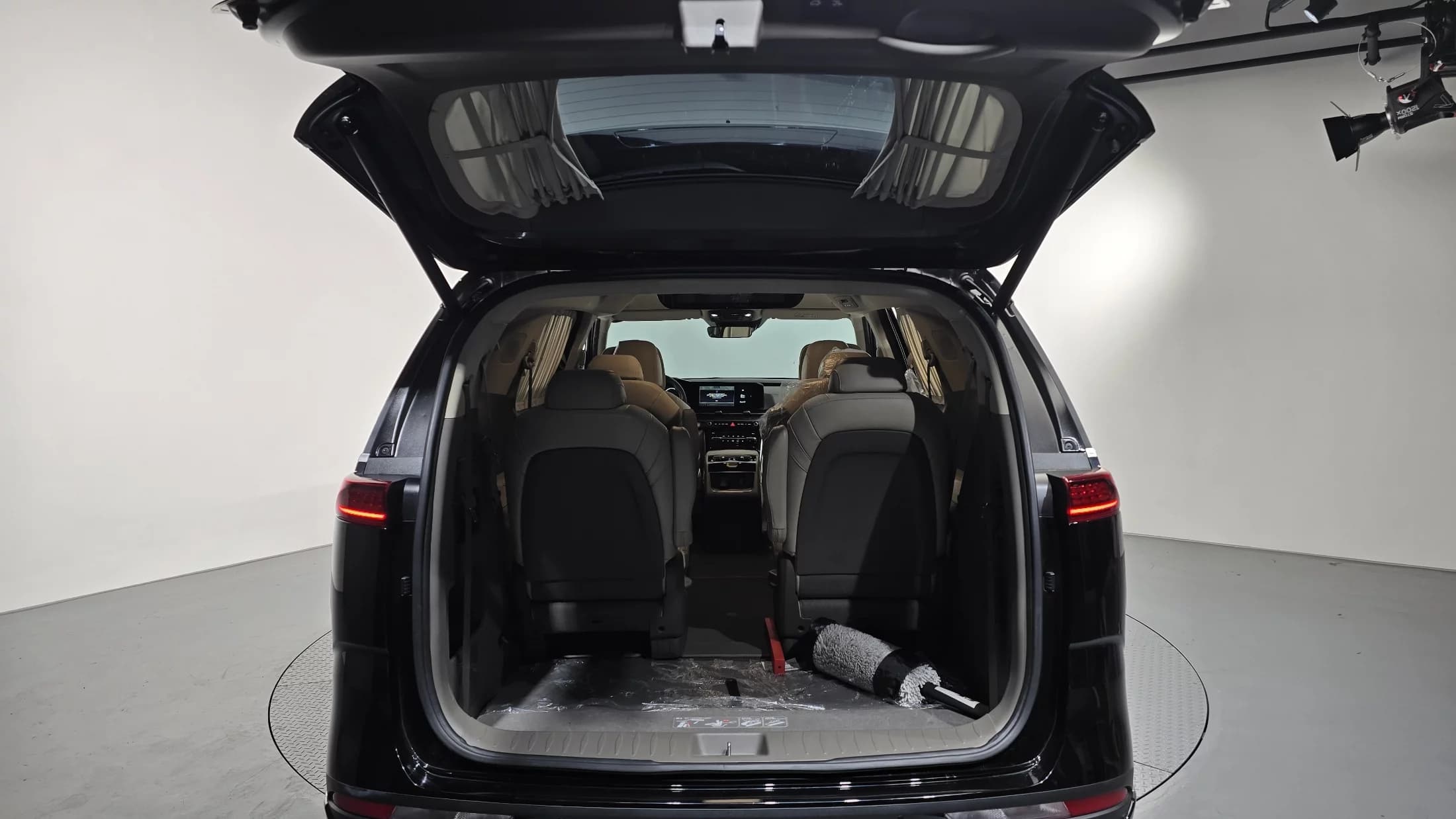 Kia Carnival Gasoline 9-Seater Hi-Limousine Signature, 2022 г. 33793 км. — фото 20