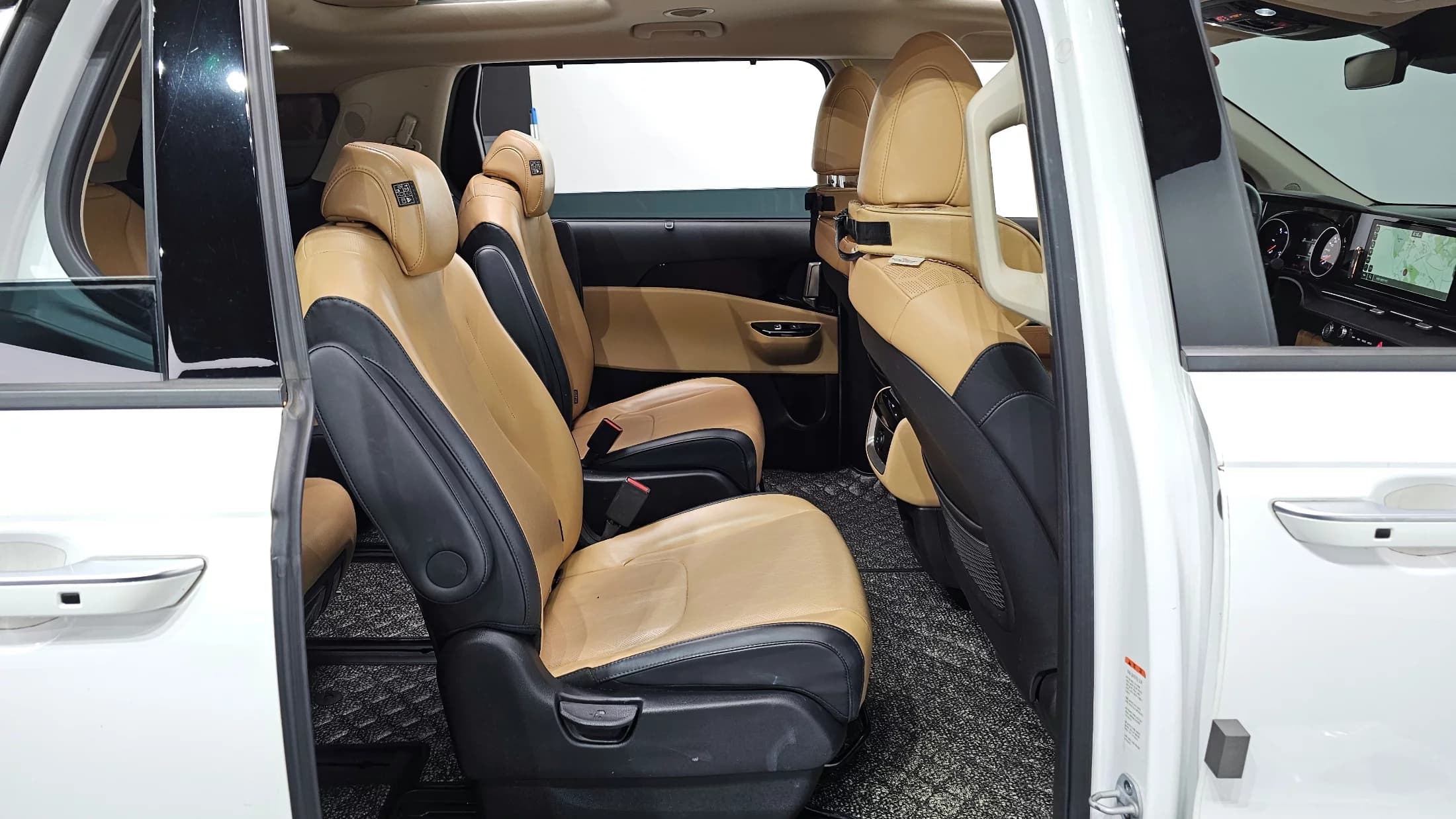 Kia Carnival 9-Seater Noblesse, 2023 г. 83261 км. — фото 12