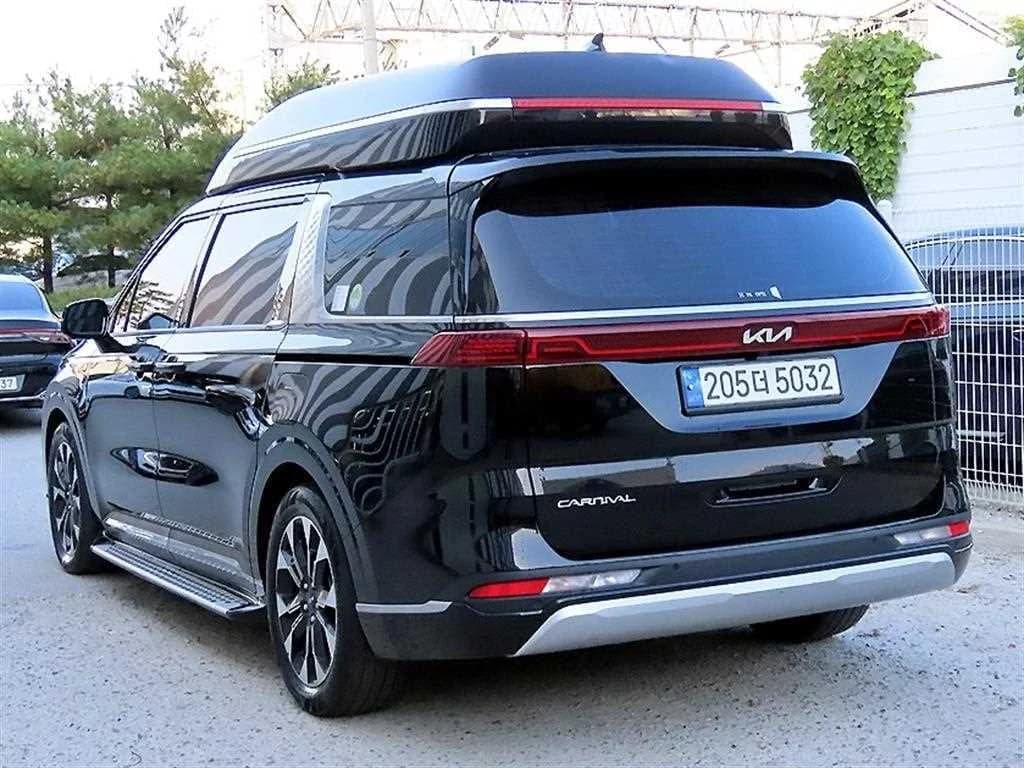 Kia Carnival 9-Seater Hi-Limousine Signature, 2022 г. 83790 км. — фото 3