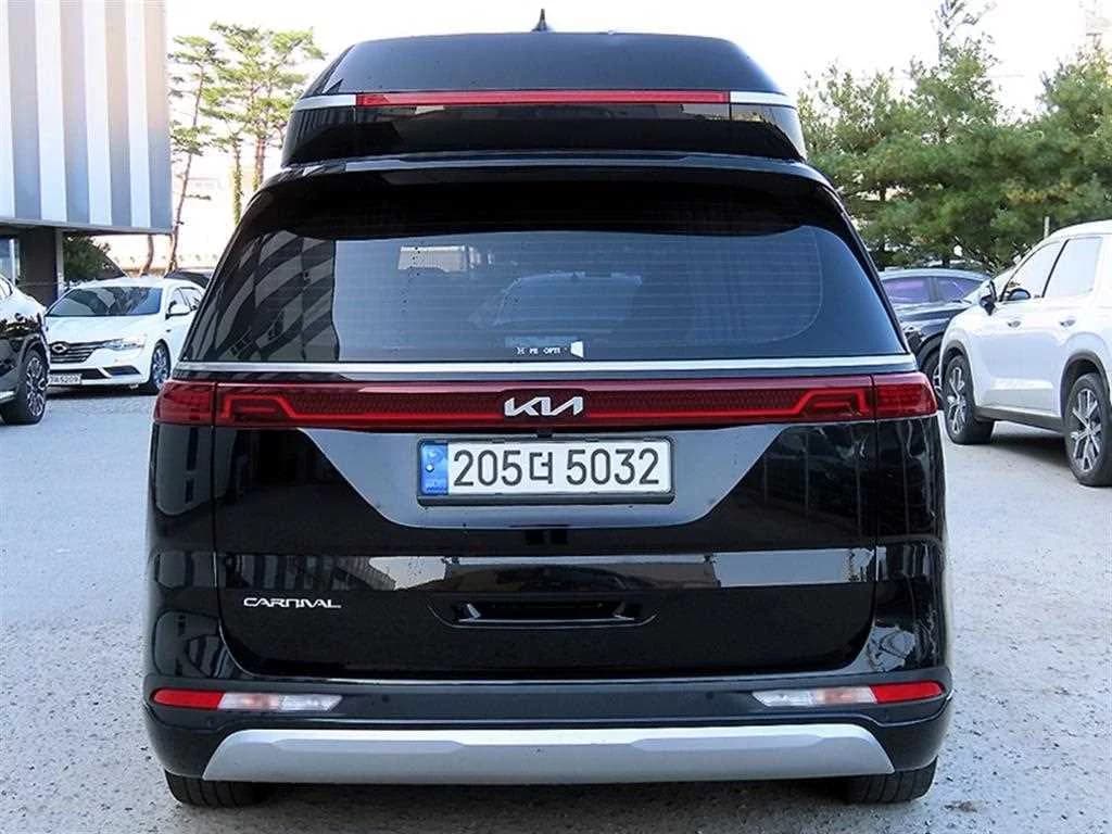 Kia Carnival 9-Seater Hi-Limousine Signature, 2022 г. 83790 км. — фото 4