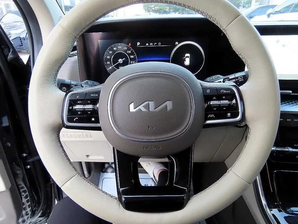 Kia Carnival 9-Seater Hi-Limousine Signature, 2022 г. 83790 км. — фото 5