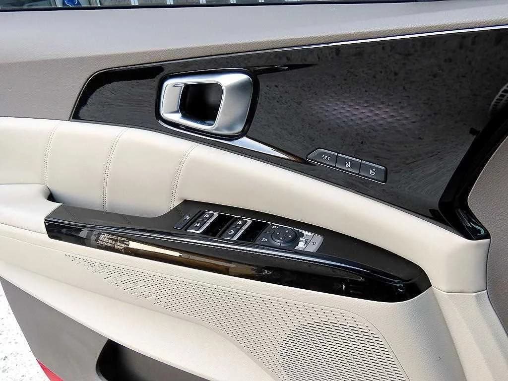 Kia Carnival 9-Seater Hi-Limousine Signature, 2022 г. 83790 км. — фото 8